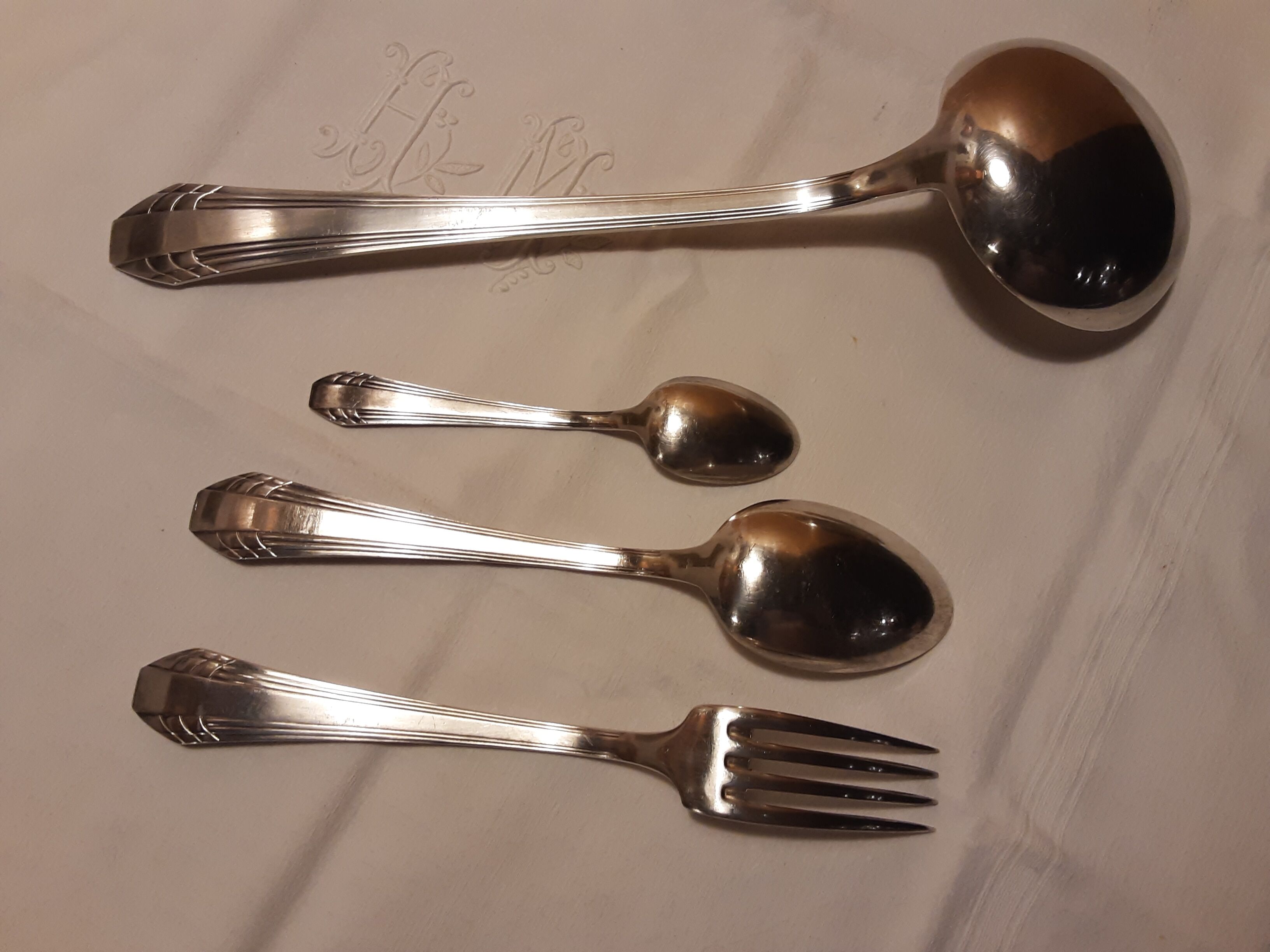 Ménagère 37 pièces en métal argenté