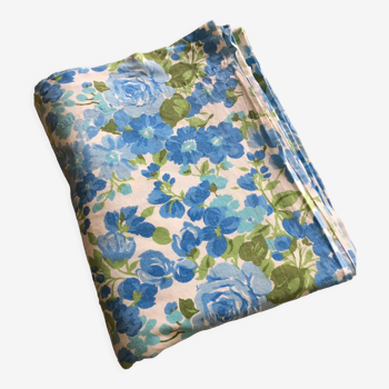 Drap plat en coton aux motifs vintage fleurs bleues. Pour 2 personnes.