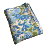 Flat cotton sheet with vintage blue flower patterns. For 2 people.