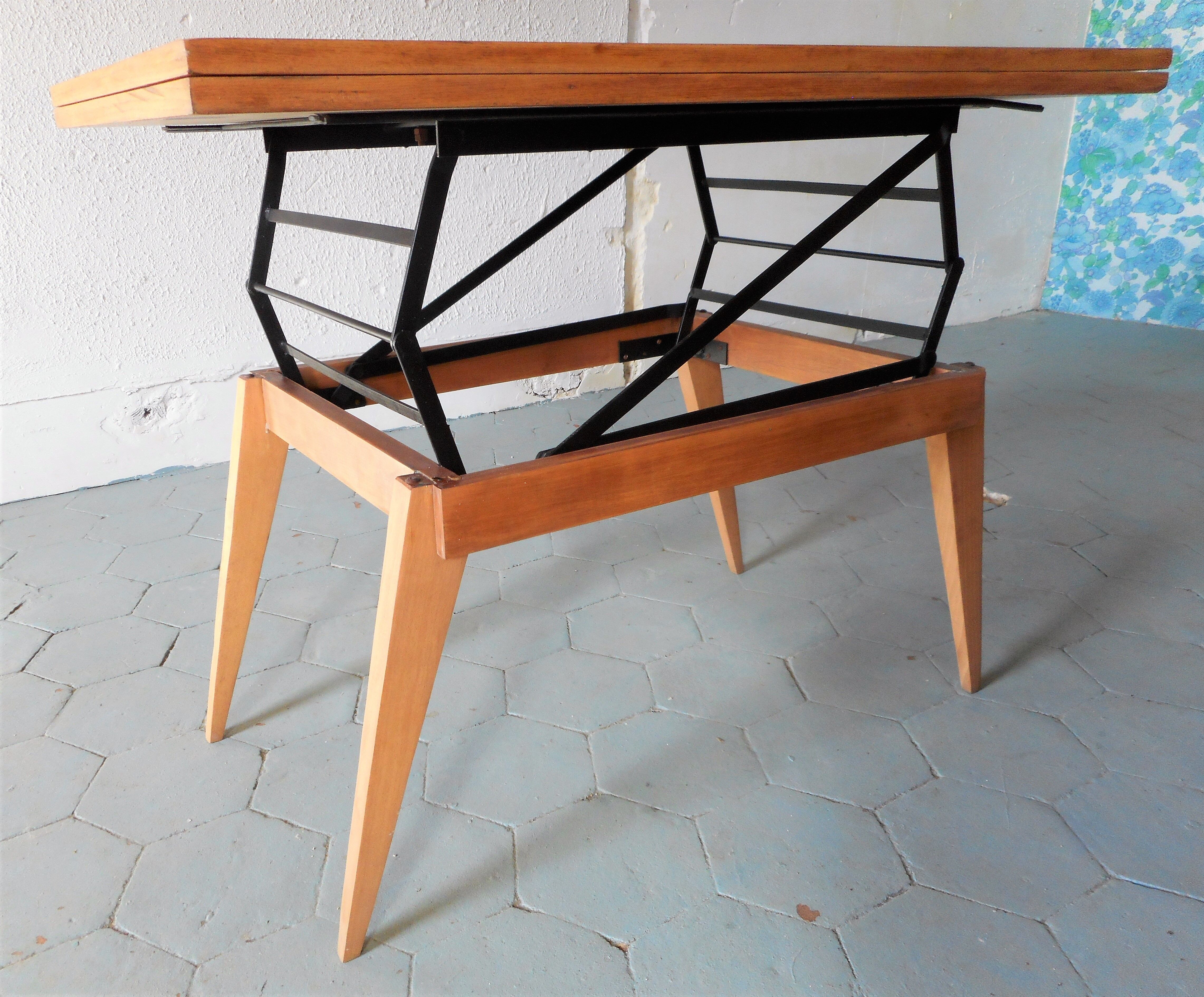 Albert Ducrot modular table