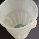 Beige fluted ear-shaped glass paste bucket