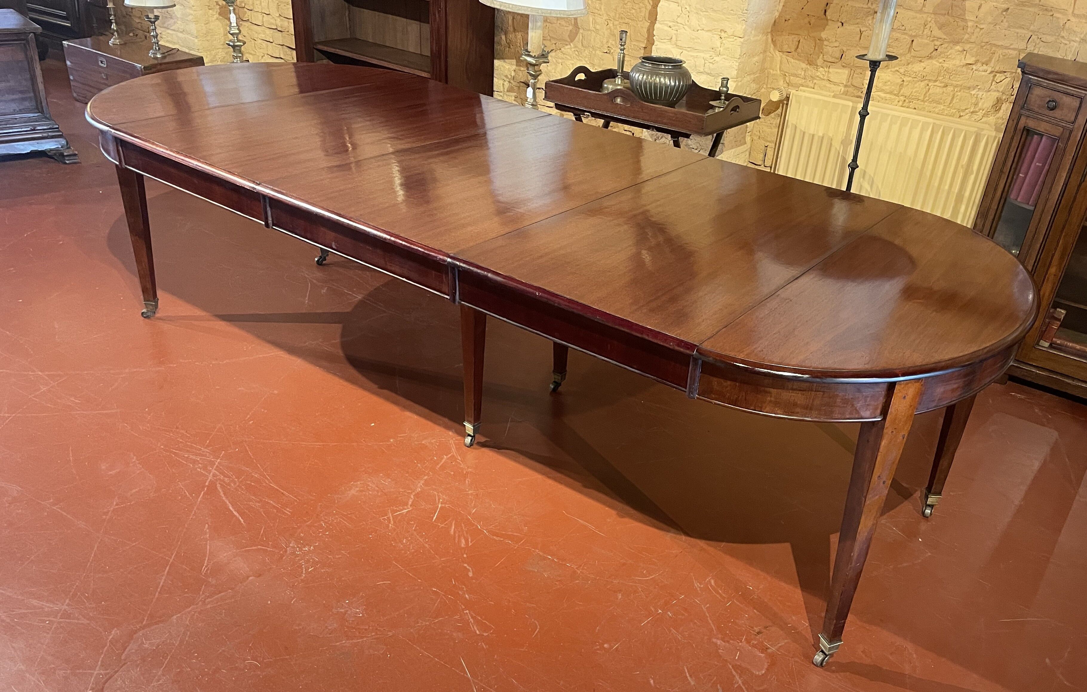 Extensible Louis XVI mahogany dining table with band - 19th century
