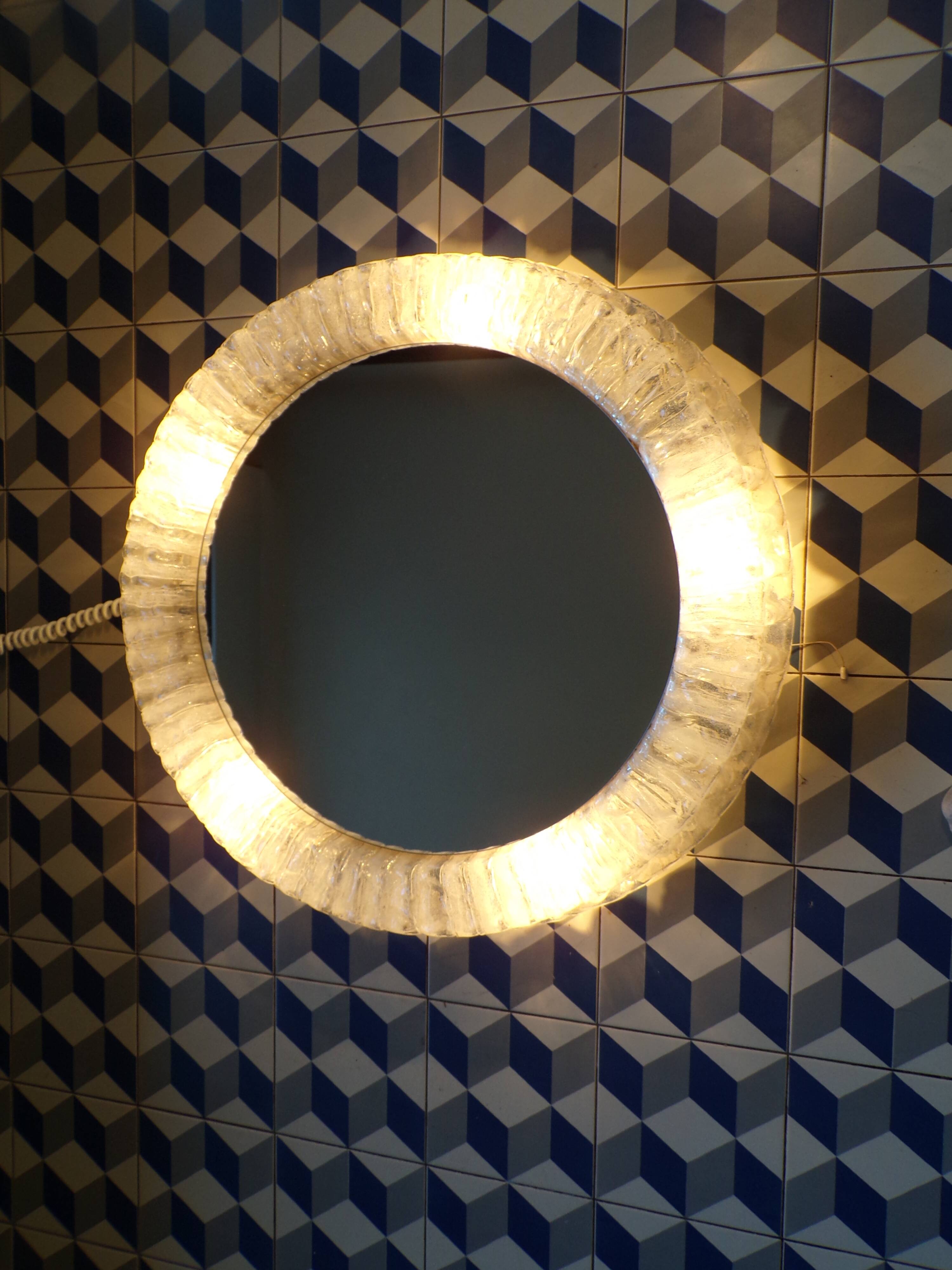 Retractable illuminated Hillebrand mirror