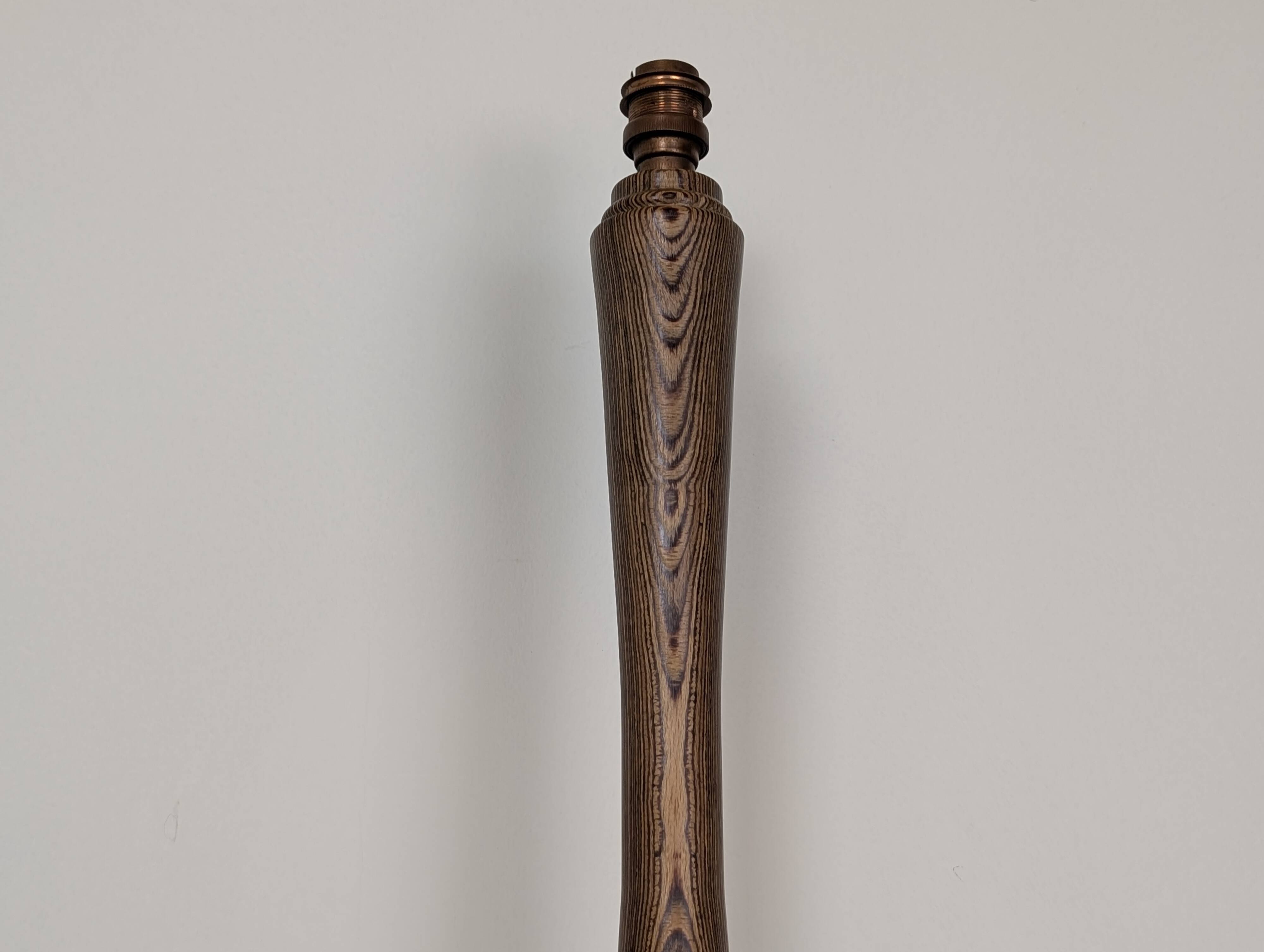 Lampe en bois tourné