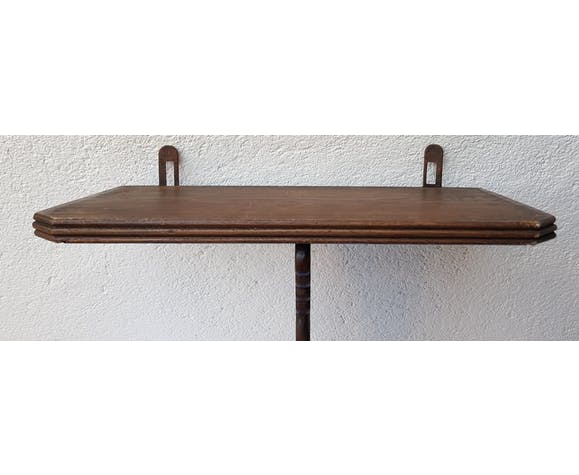 Étagère en bois sculpté