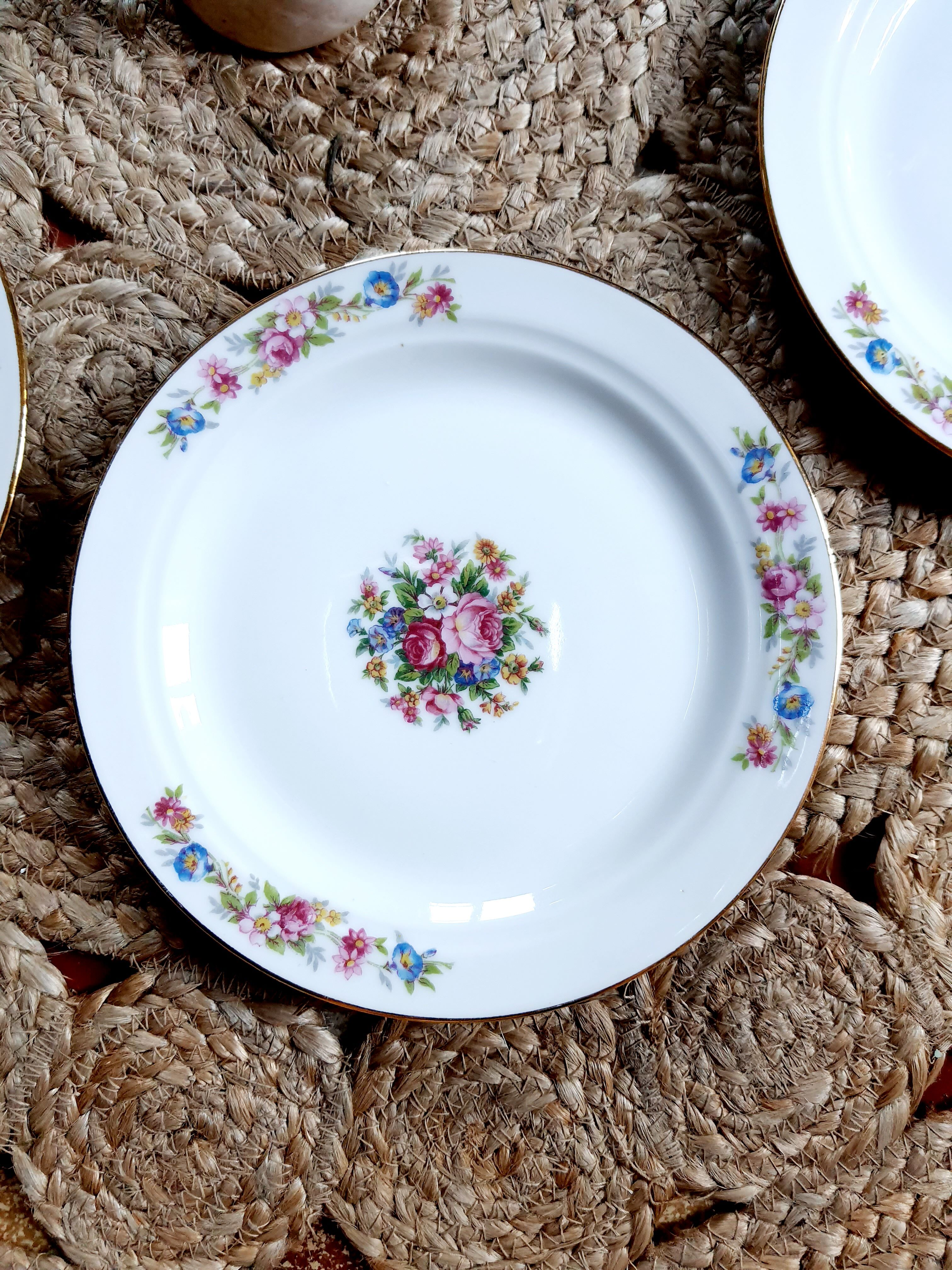 Lot of 6 vintage dessert plates