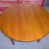 Extendable dining table