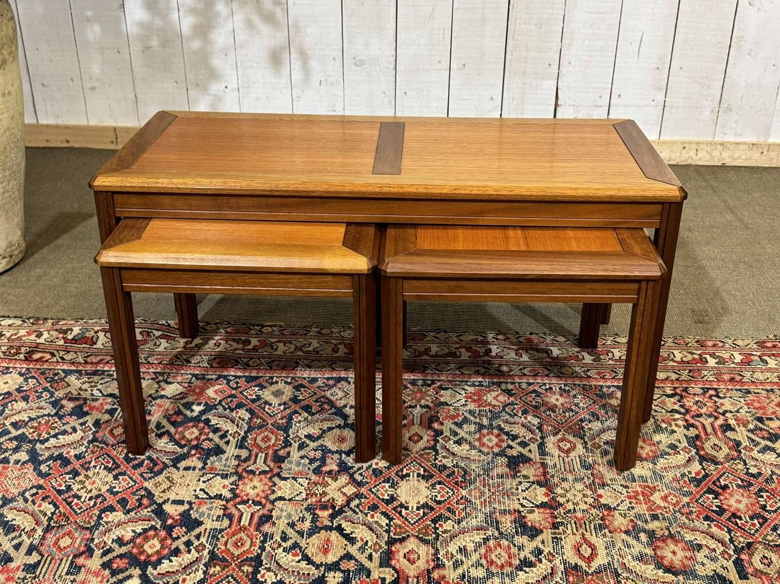 3 tables gigognes en teck, années 1970