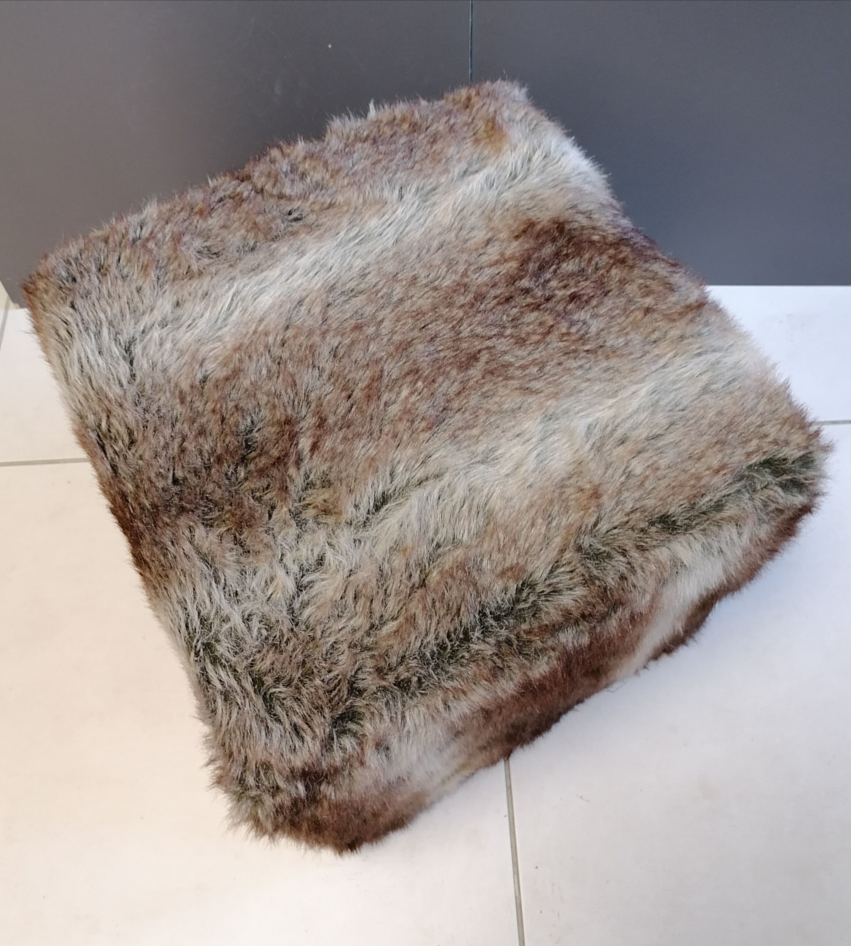 Square pouf