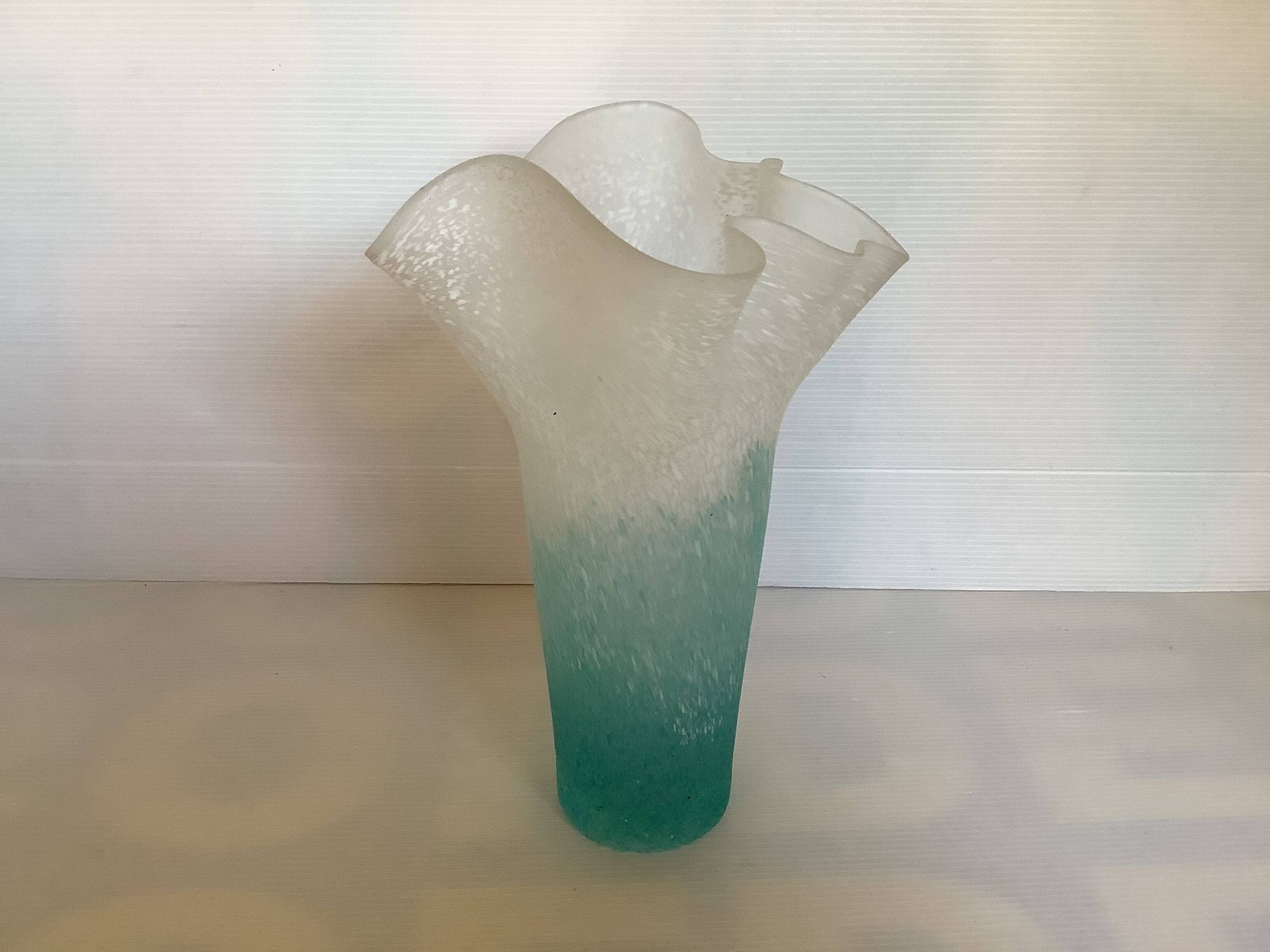 Vase mouchoir pâte de verre bicolore