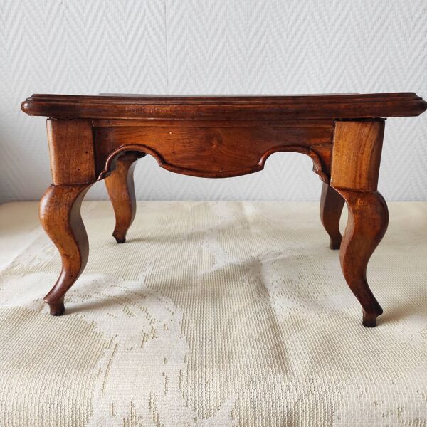 Repose-pieds ancien en bois massif pieds galbés, style Louis XV