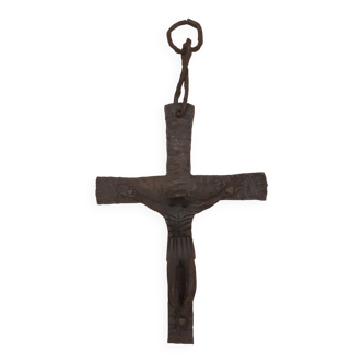 Crucifix brutaliste de Jean Touret