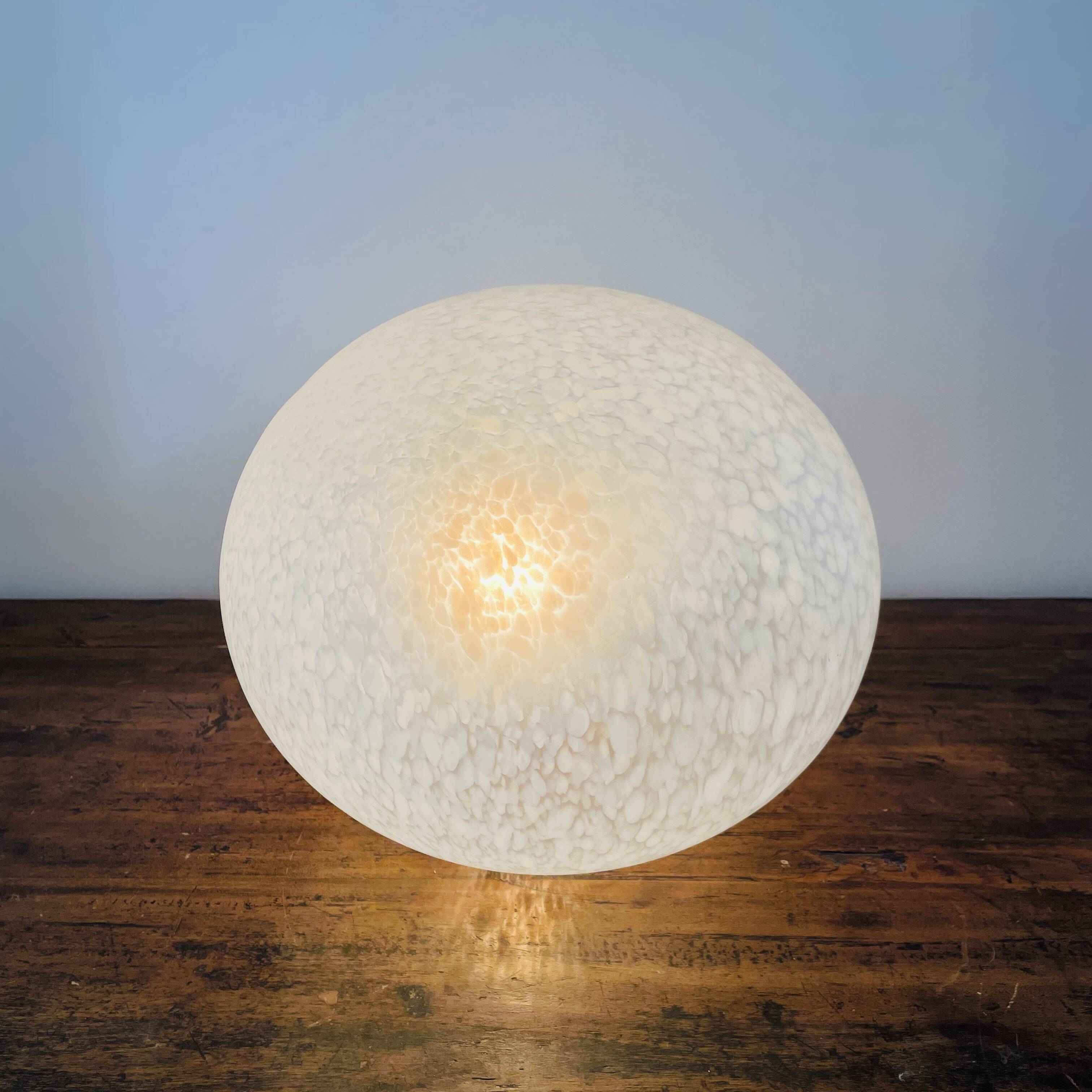 Italian Pebble Lamp in Speckled White Glass (1980) – 29 cm