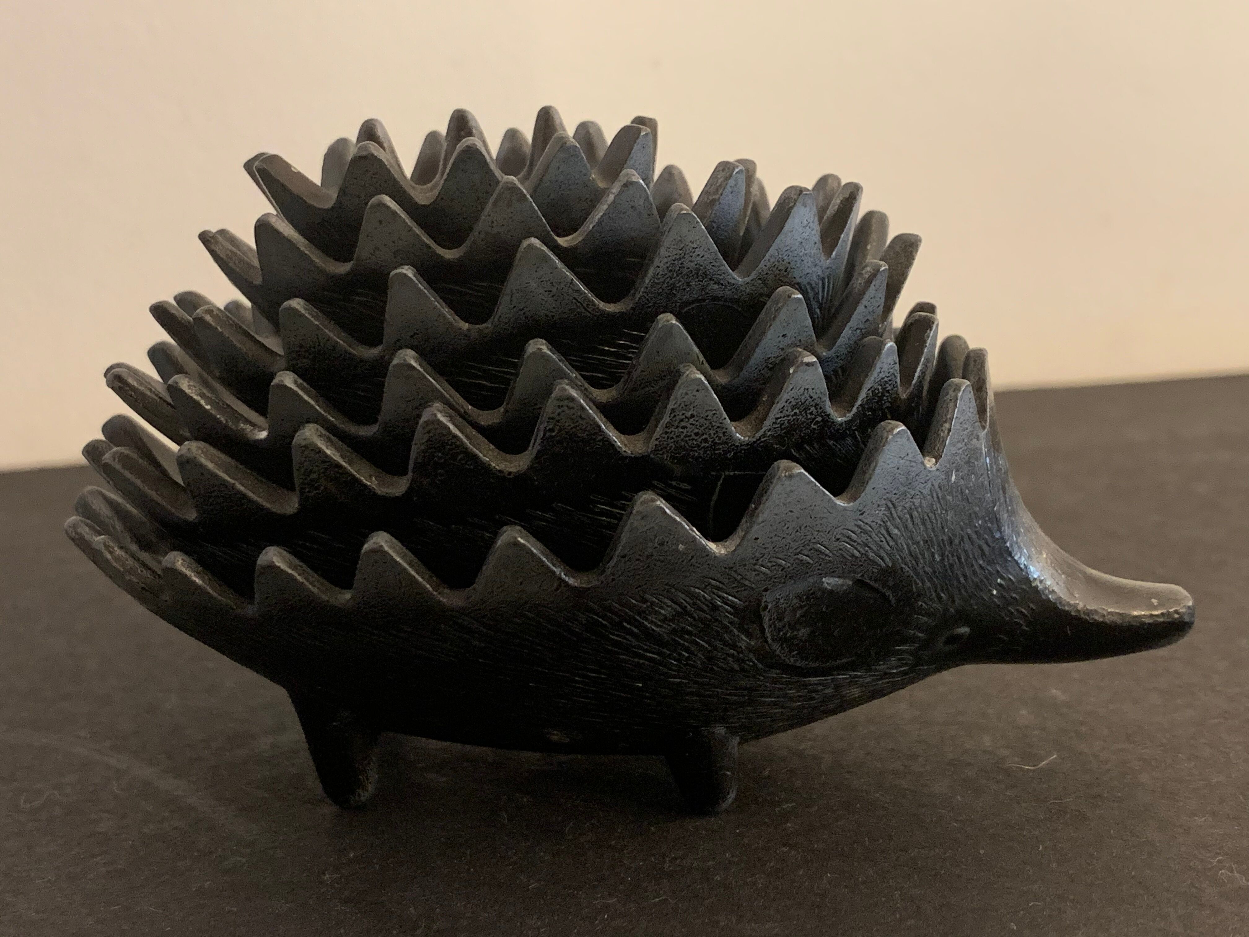 Ashtray 6 hedgehogs in bronze 1950