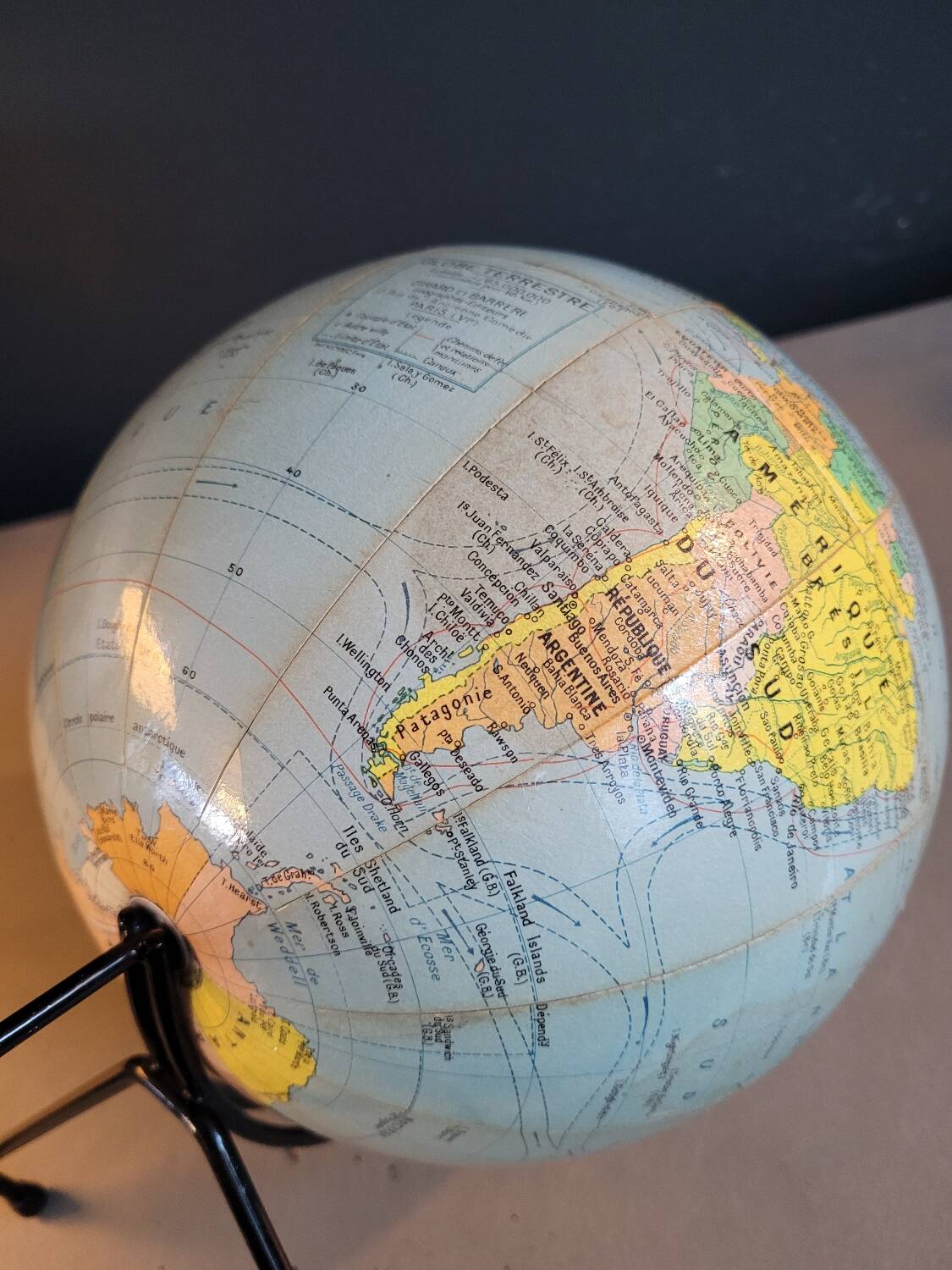 Globe terrestre Girard et Barrère des années 50-60 piètement string