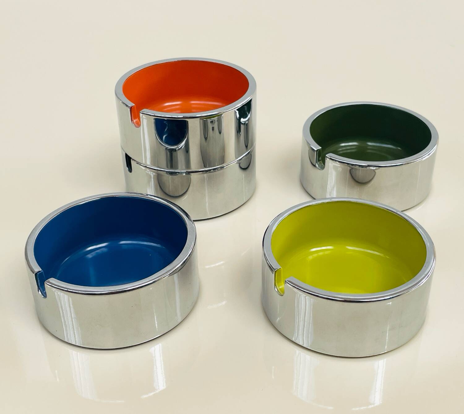 Set of 5 designer ashtrays by Isamu Kenmochi, 1960, original case.