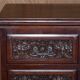 Paire de commodes vintage en bois dur sculpté