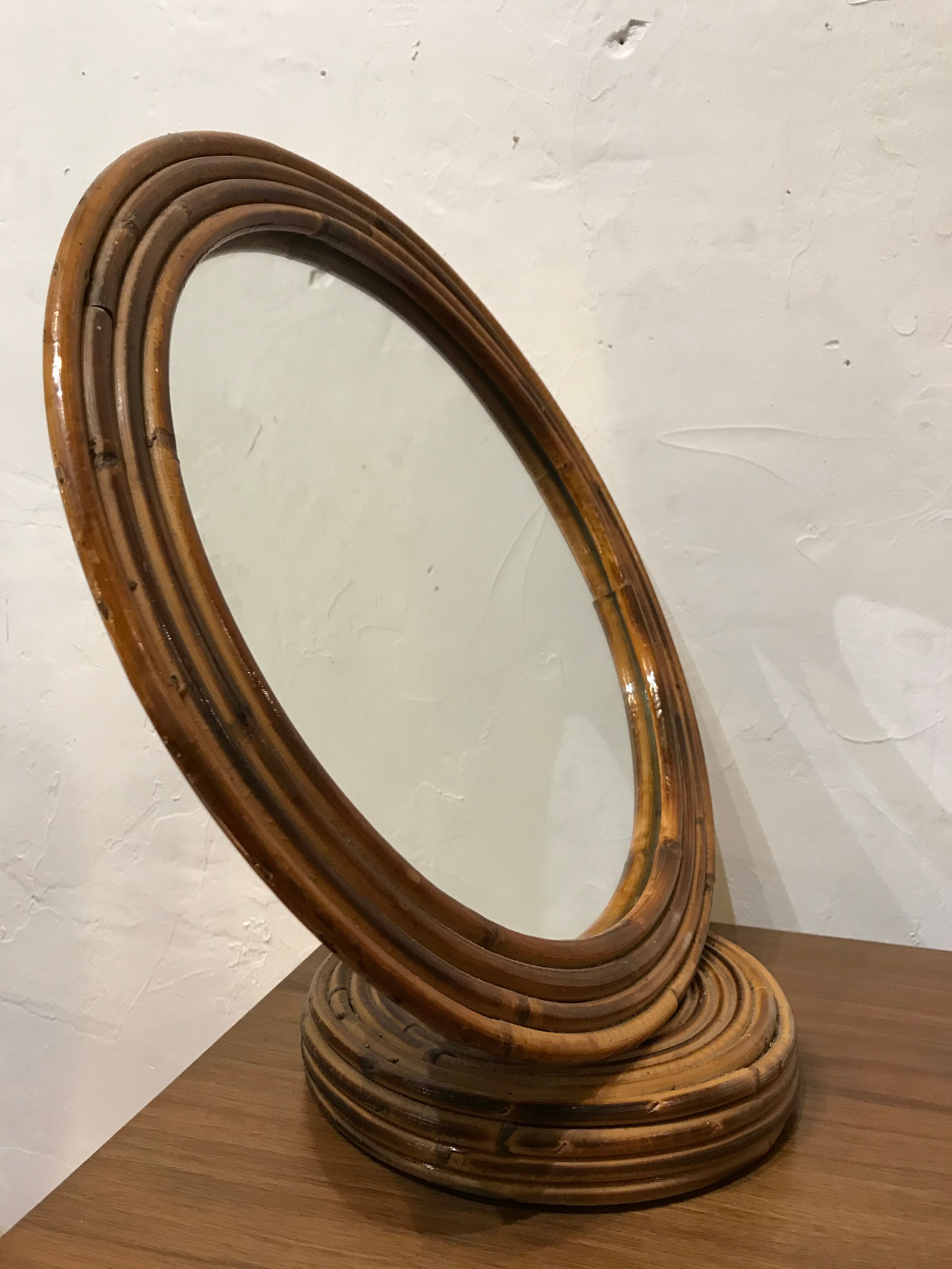 Round rattan mirror to lay