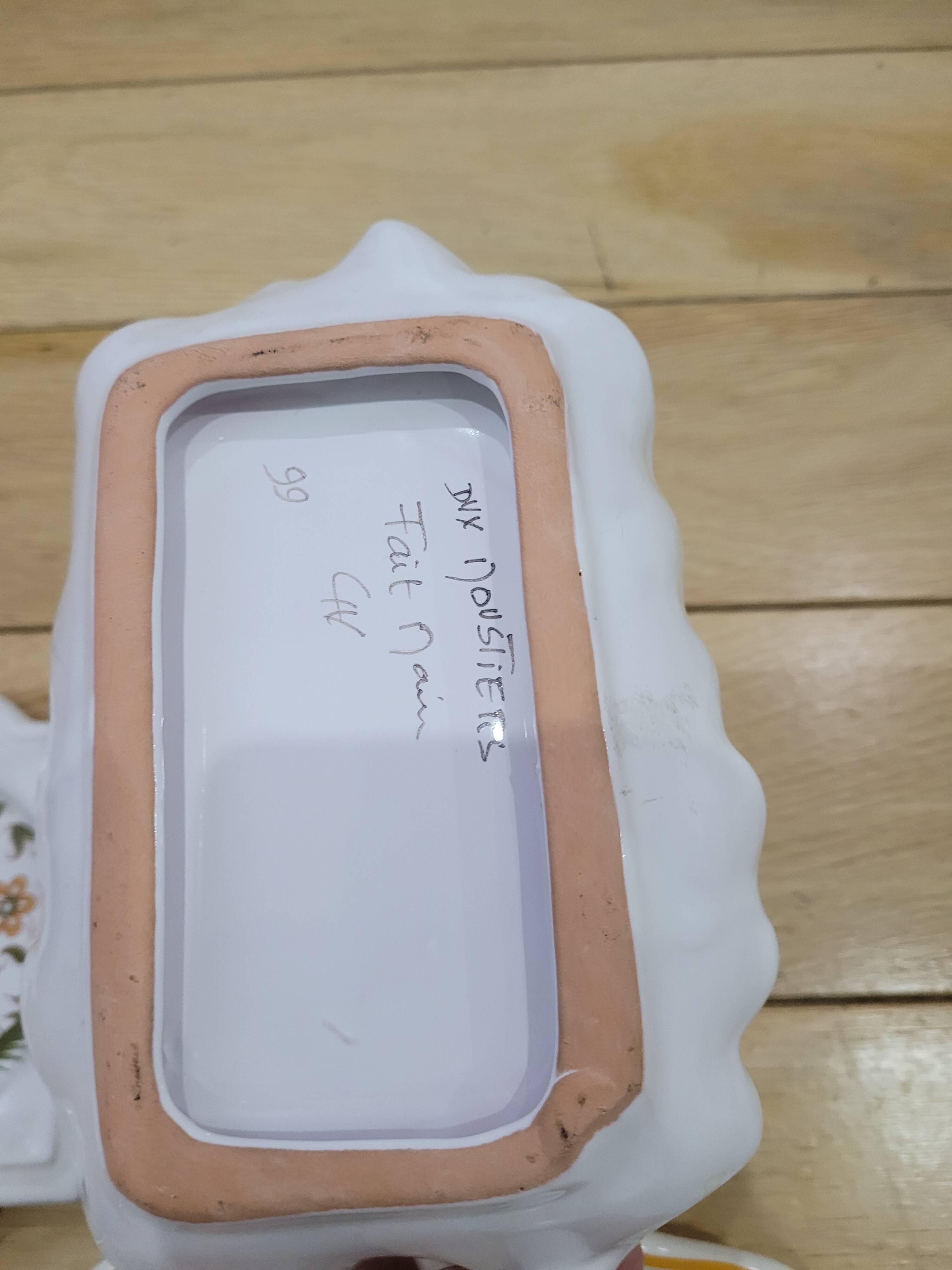 Set of 5 Moustiers porcelain pieces in perfect condition