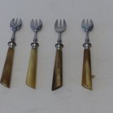 4 fourchettes à dessert