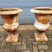 Pot, jardinière en fonte