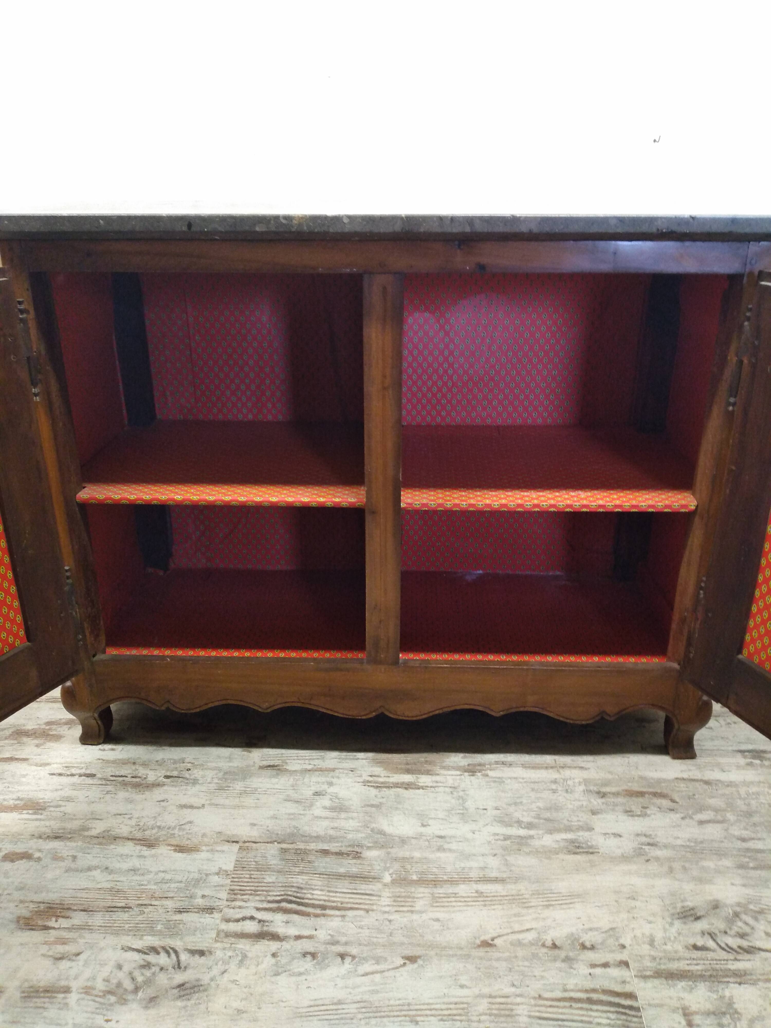 Buffet bas avec marbre