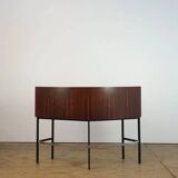 Bar en palissandre du milieu du XXe siècle avec tabourets de bar