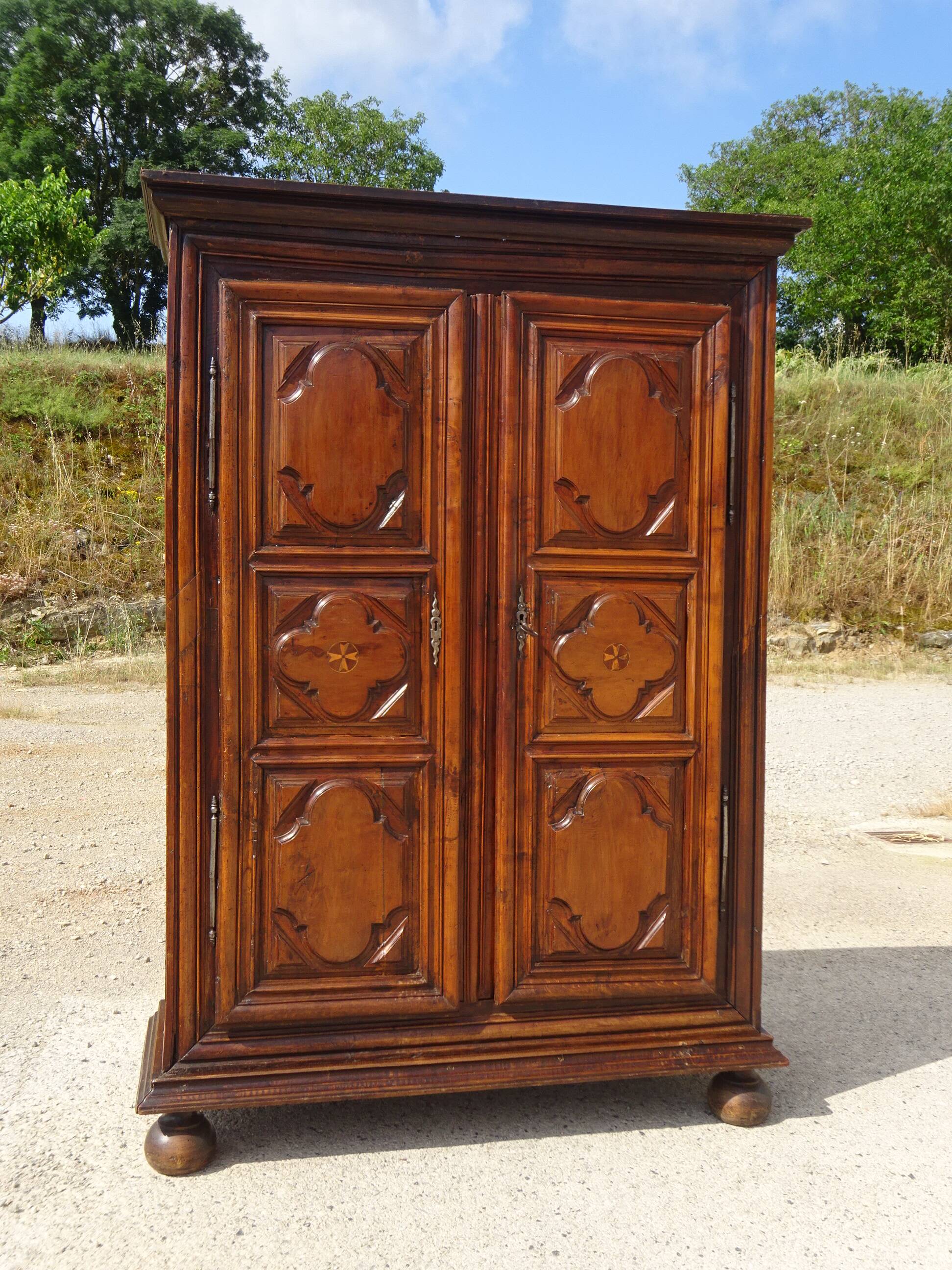Walnut wardrobe, Louis XIII period