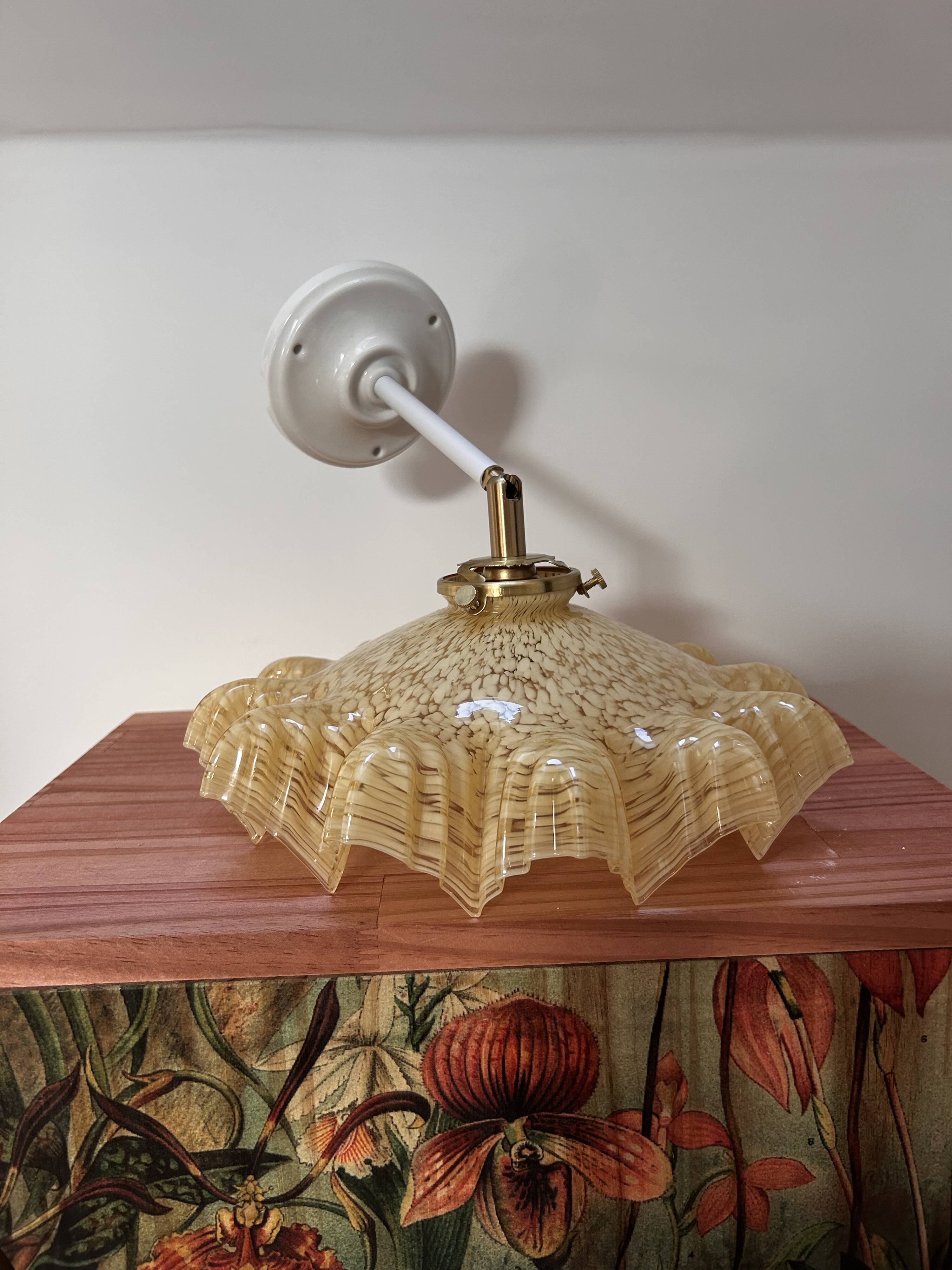 Vintage tilting wall light in gold Clichy glass