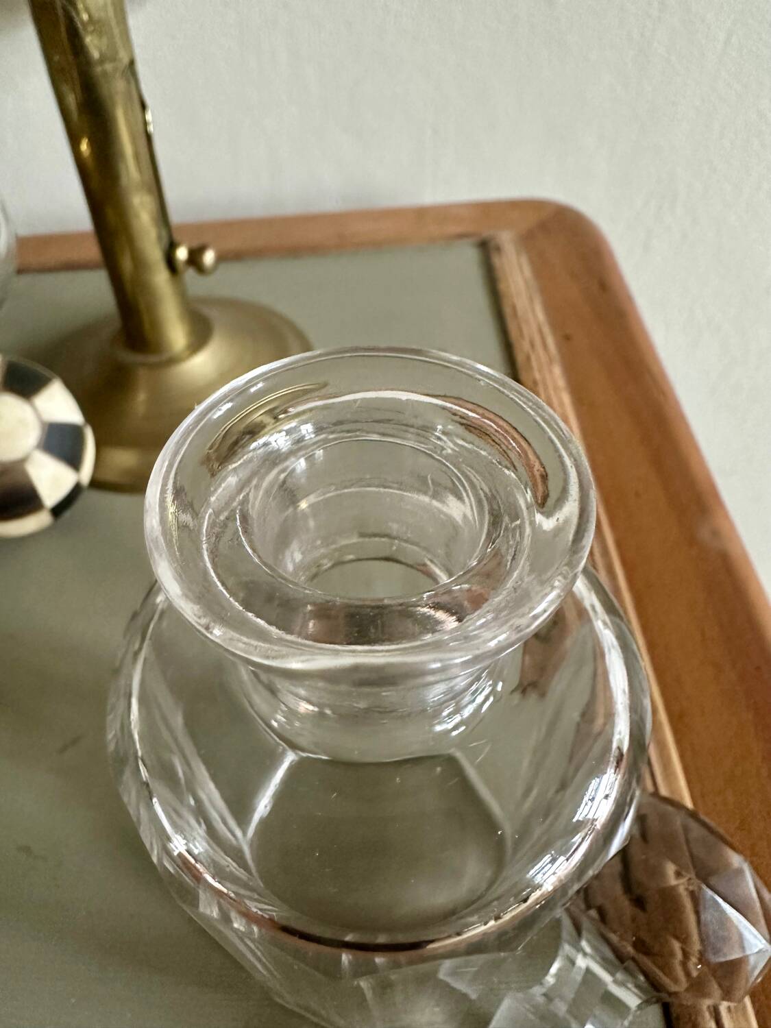 Glass bottle and its glass stopper