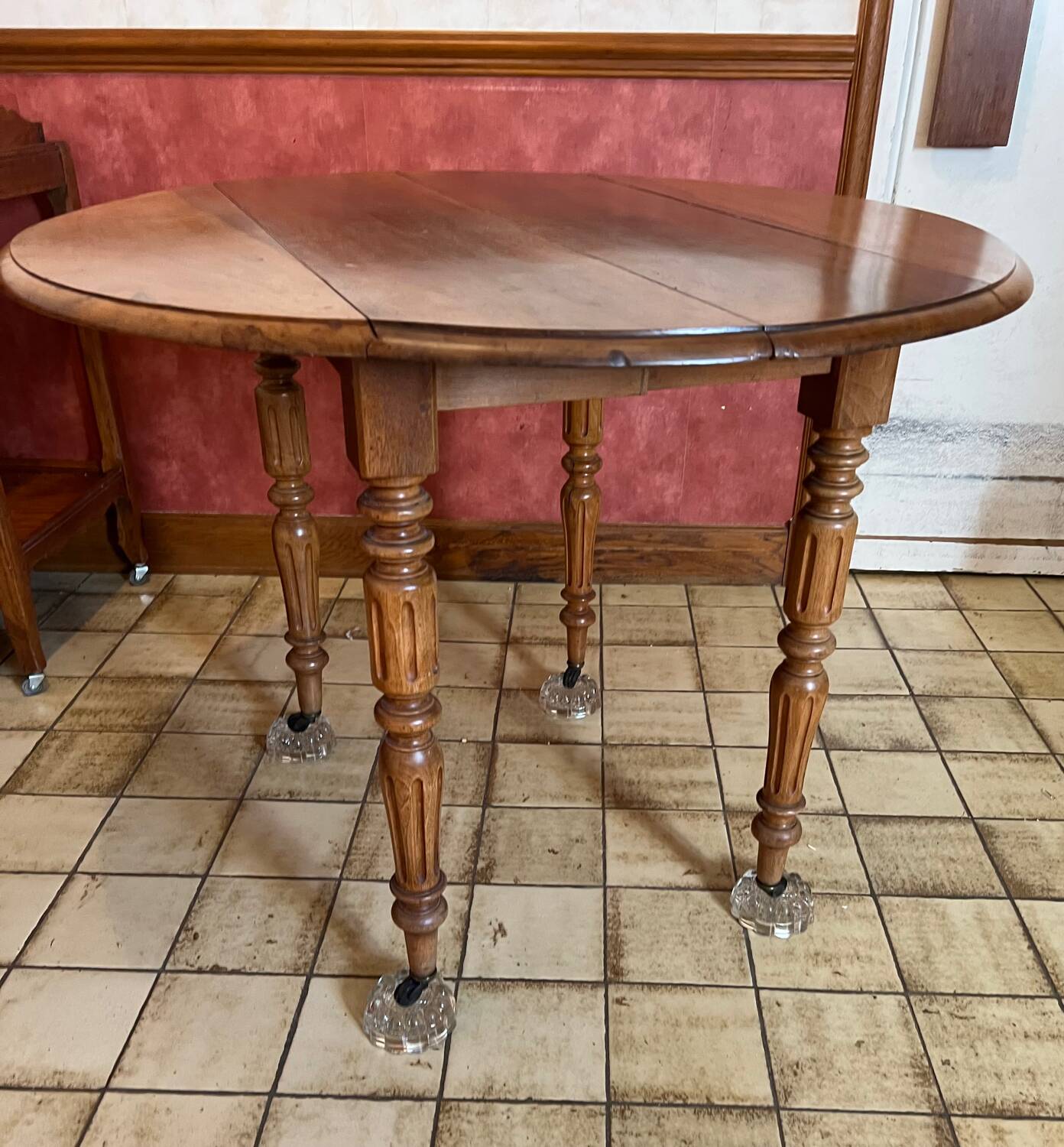 Folding round wooden table