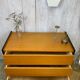 Commode à ailettes