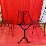 Bistro table in marble and cast iron legs and two matching chairs in black cast iron