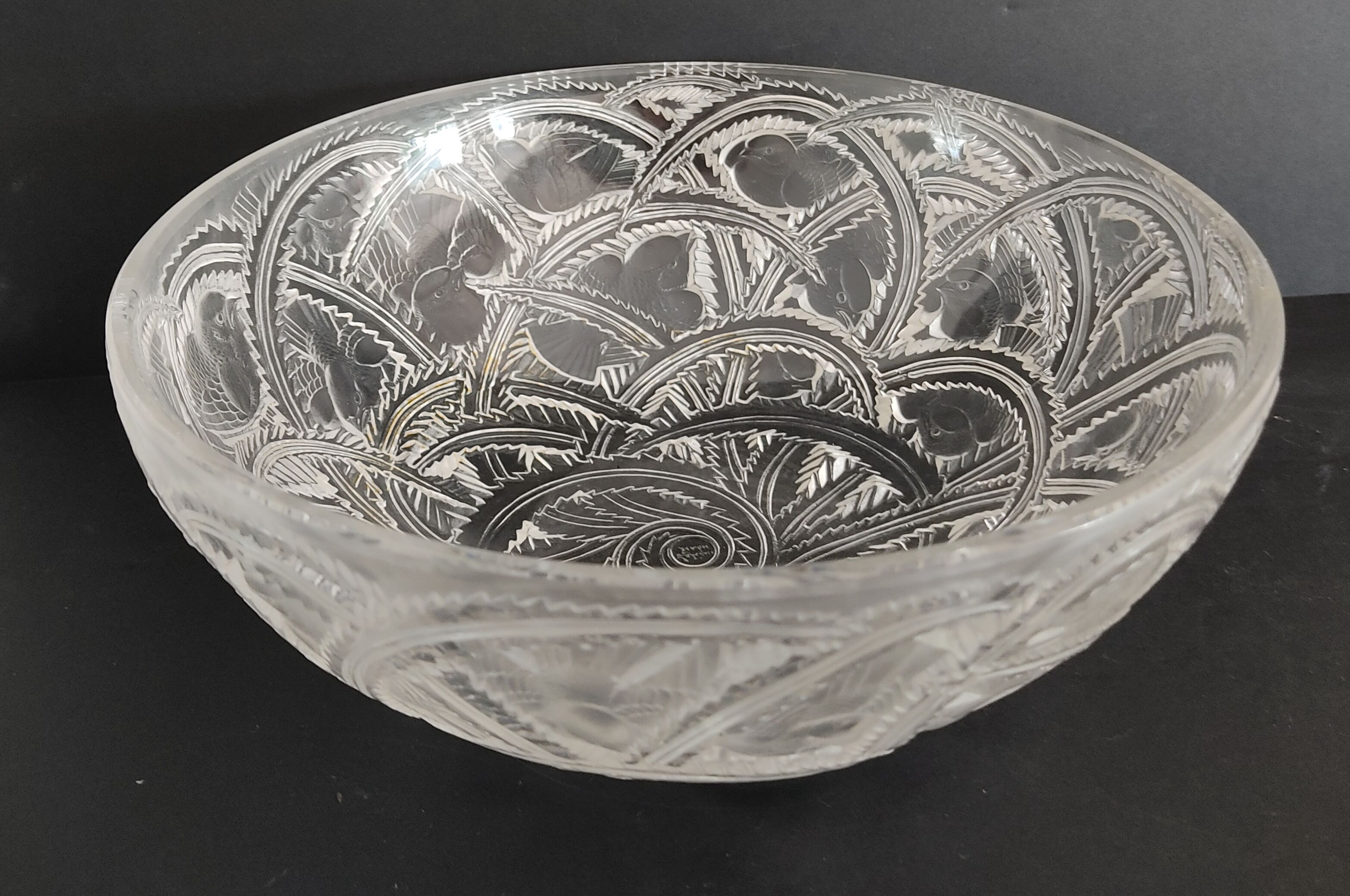 Coupe Lalique pinsons et feuillages signée