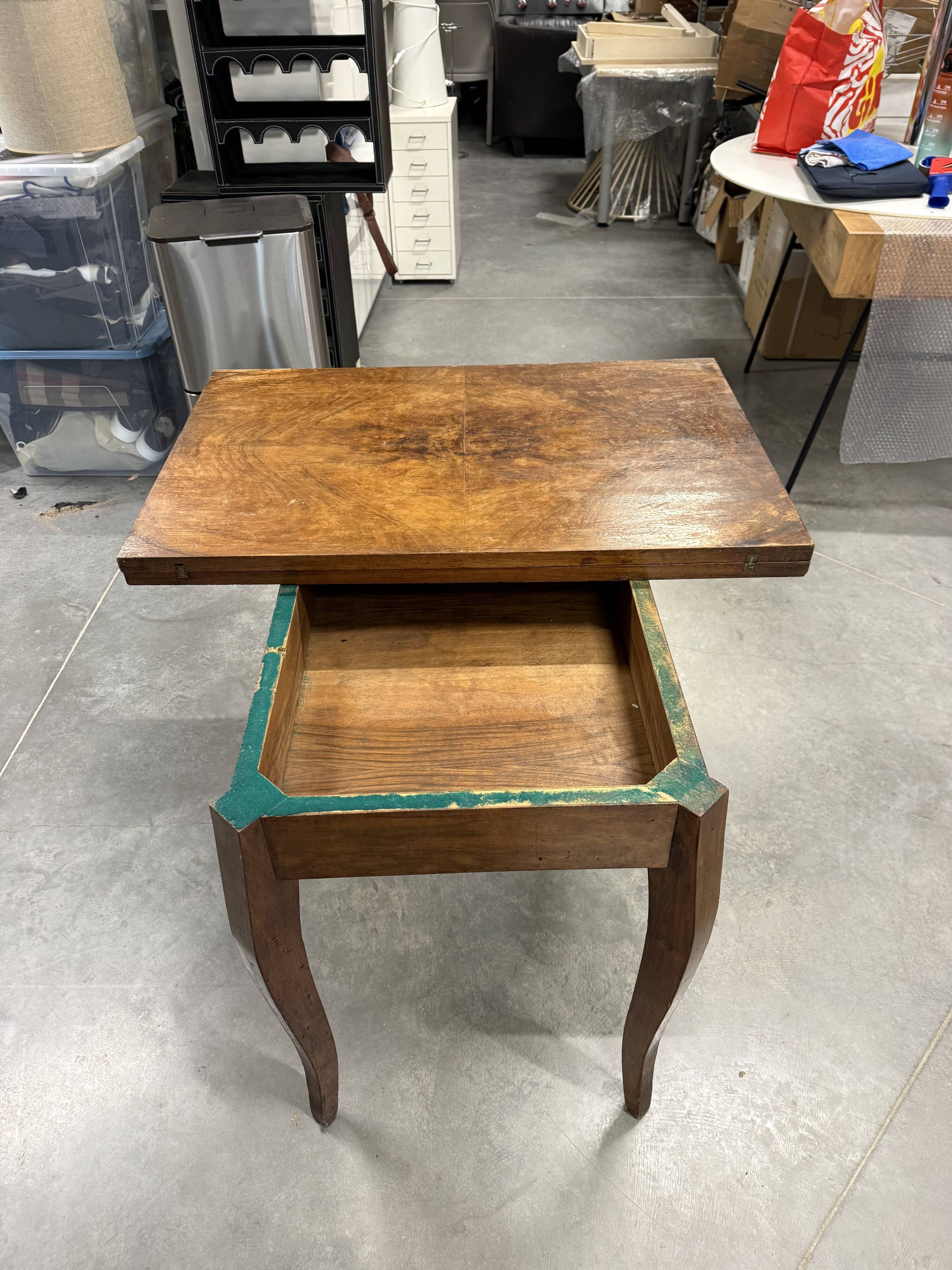 Lacquered oak table - rotating and foldable top