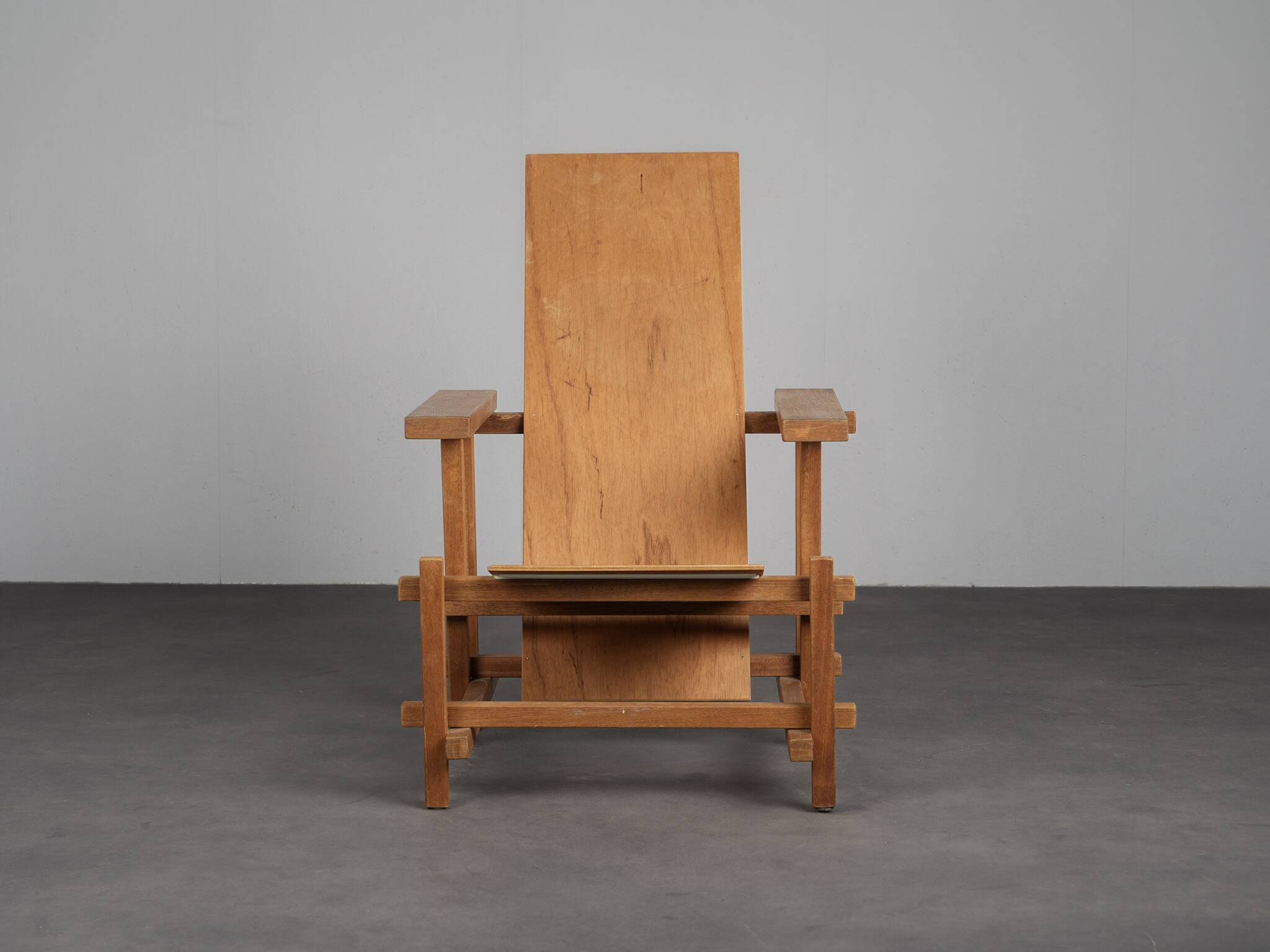 Fauteuil moderniste dans le style de Gerrit Rietveld, Pays-Bas, années 1980.