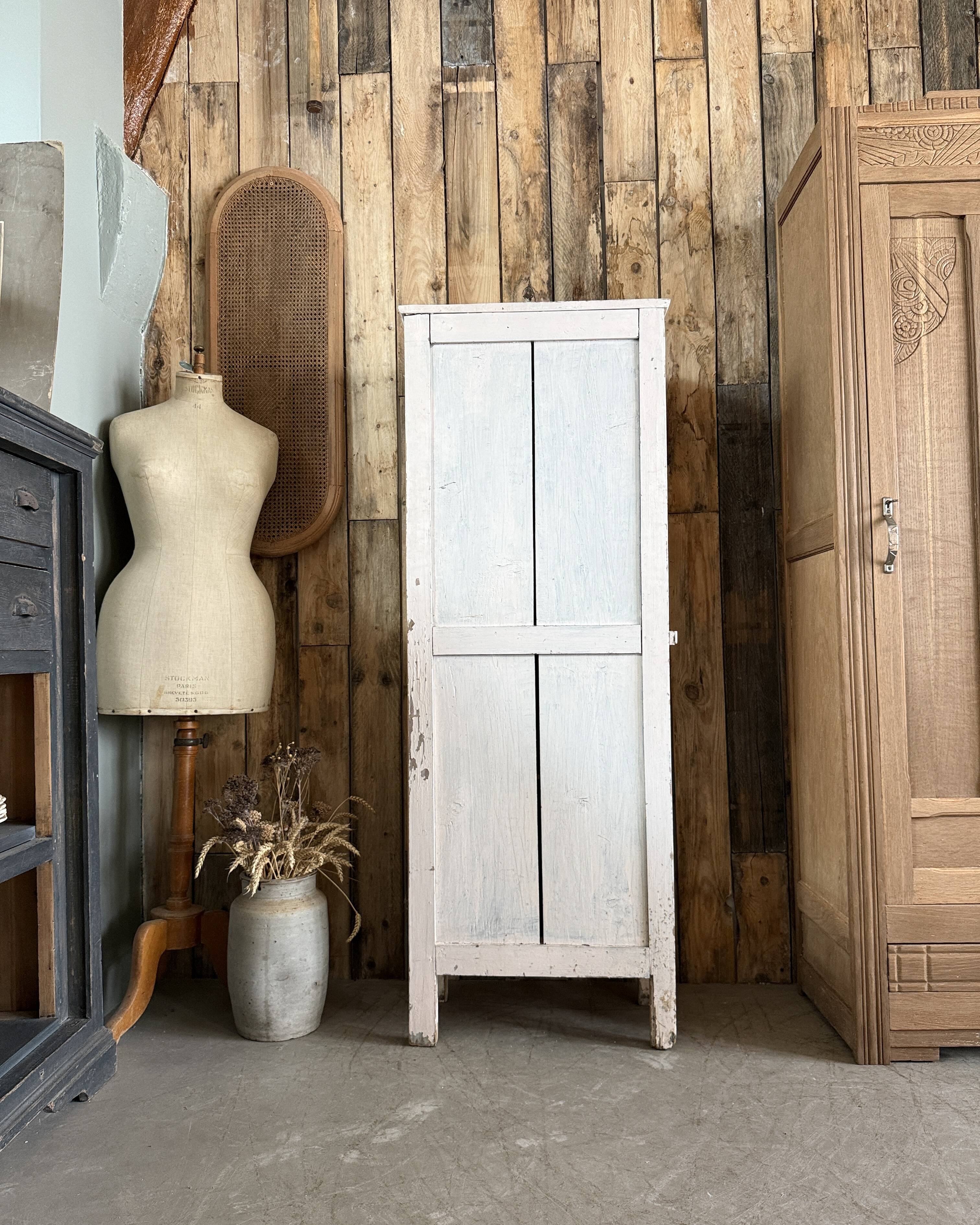Armoire parisienne patinée