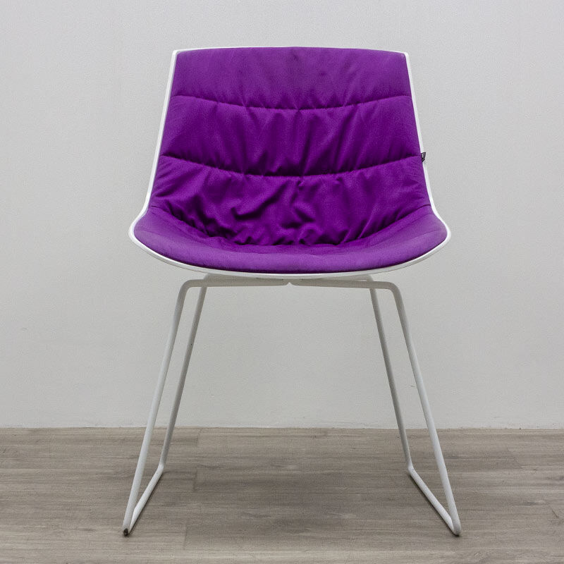 Flow MDF chair with white lacquered shell and purple fabric