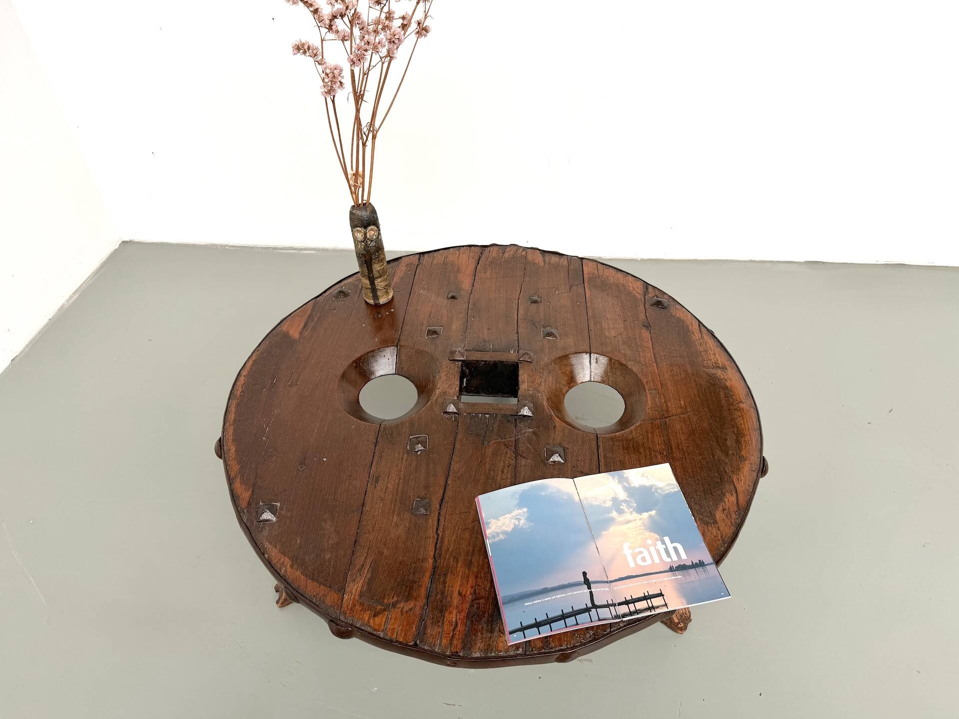 Brutalist Circular Coffee Table in Solid Wood – Brazilian Folk Art