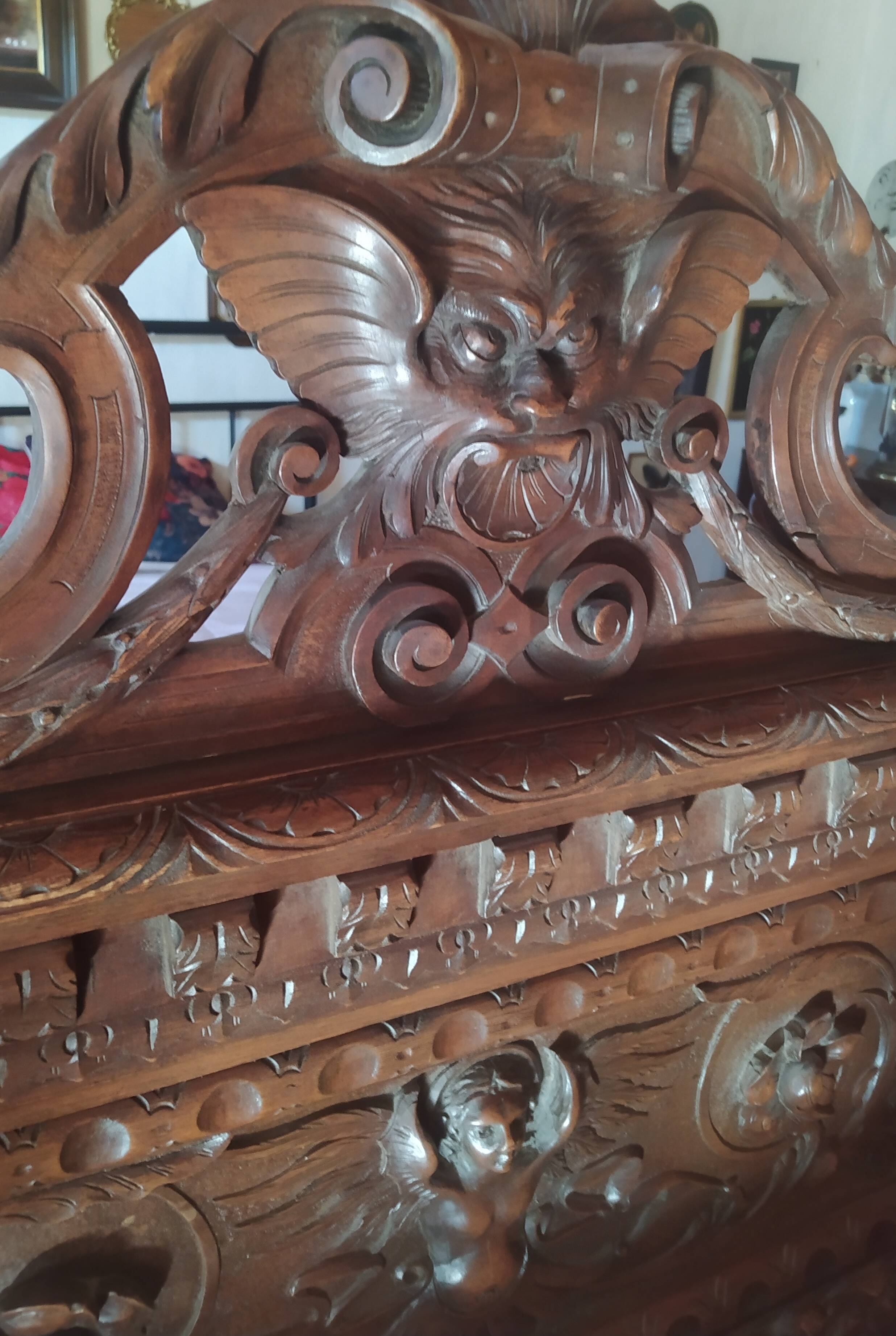 Gothic church bench with chest in carved oak