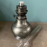 Lampe à pétrole en étain