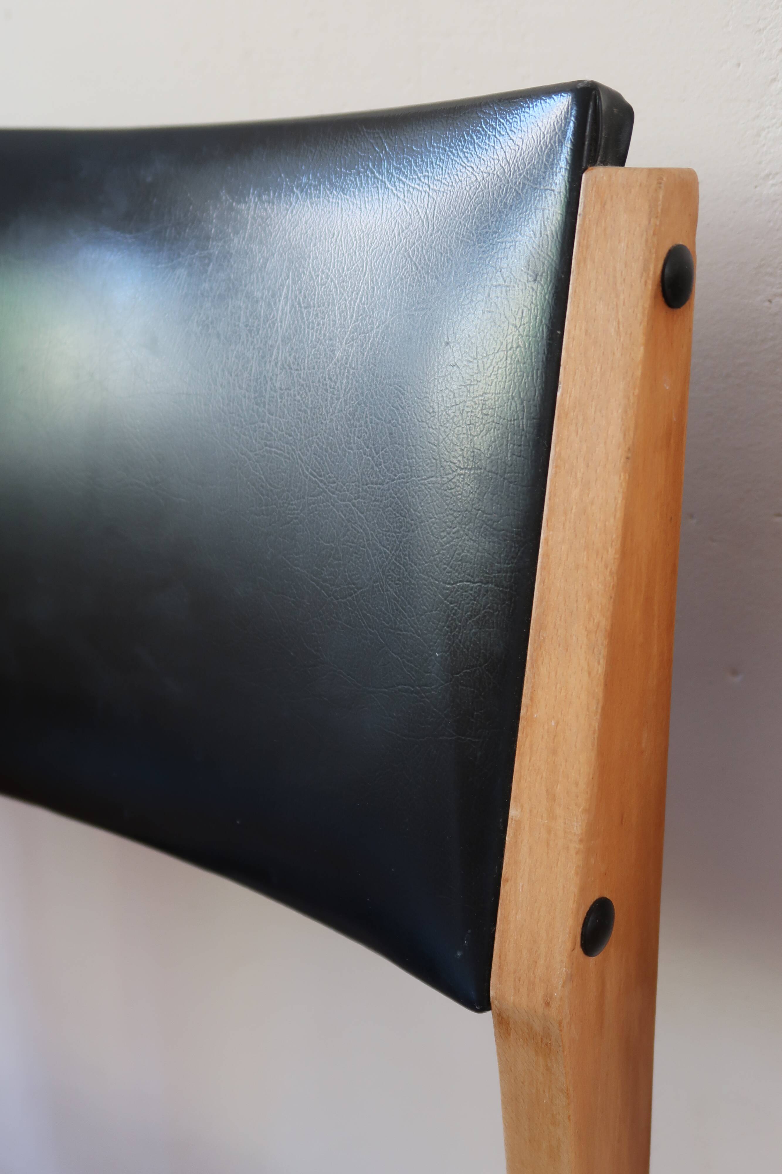 3 chaises scandinaves skaï noir