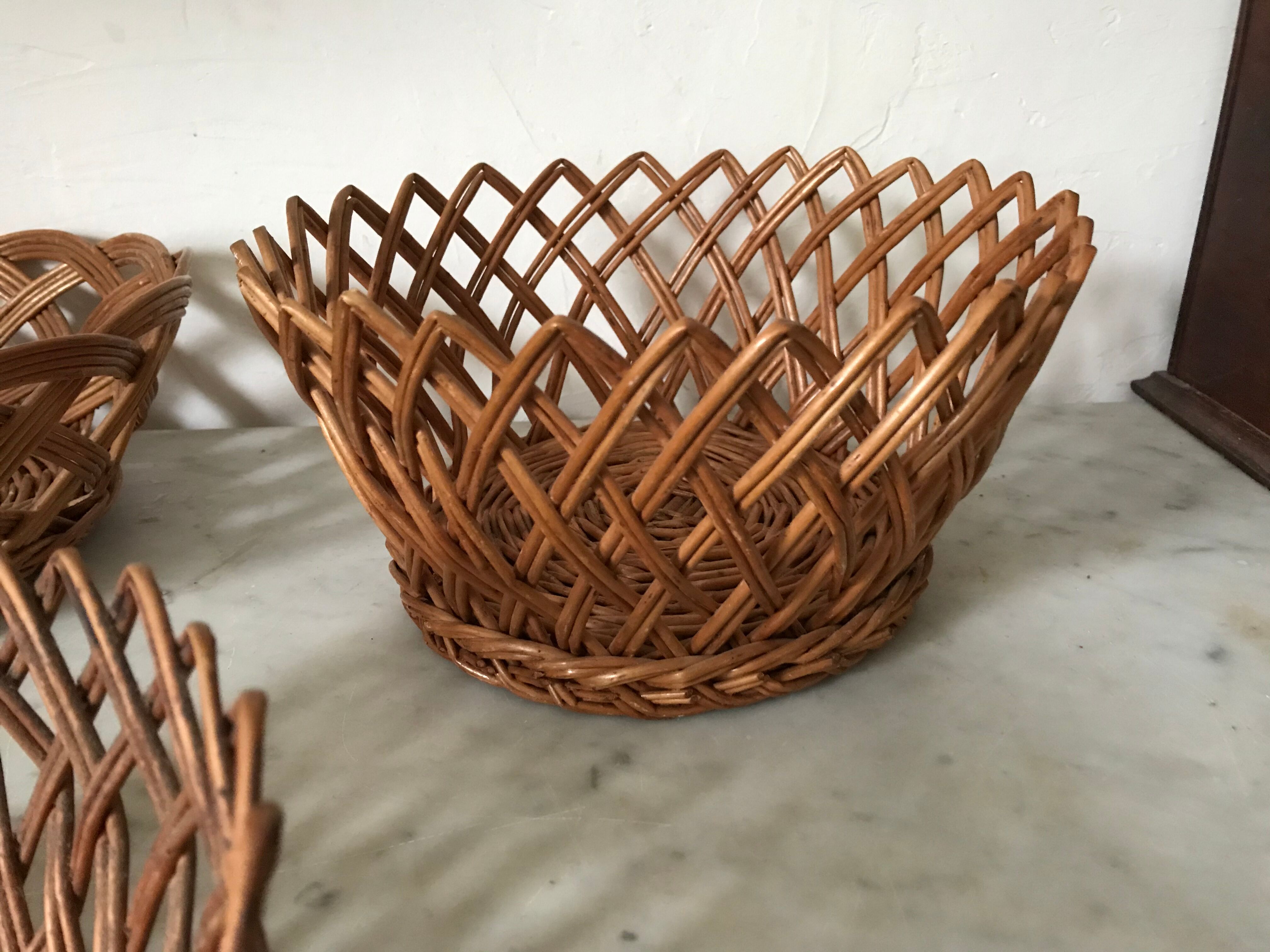 Lot of 3 wicker baskets