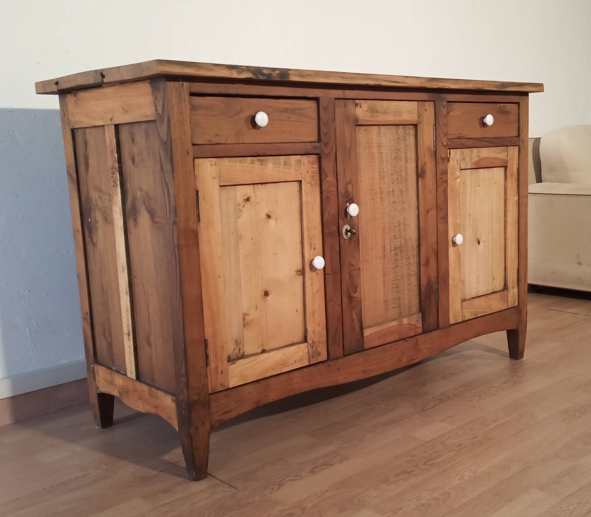 Base de commode en pin de campagne, sud de l'Italie, fin du XIXe siècle