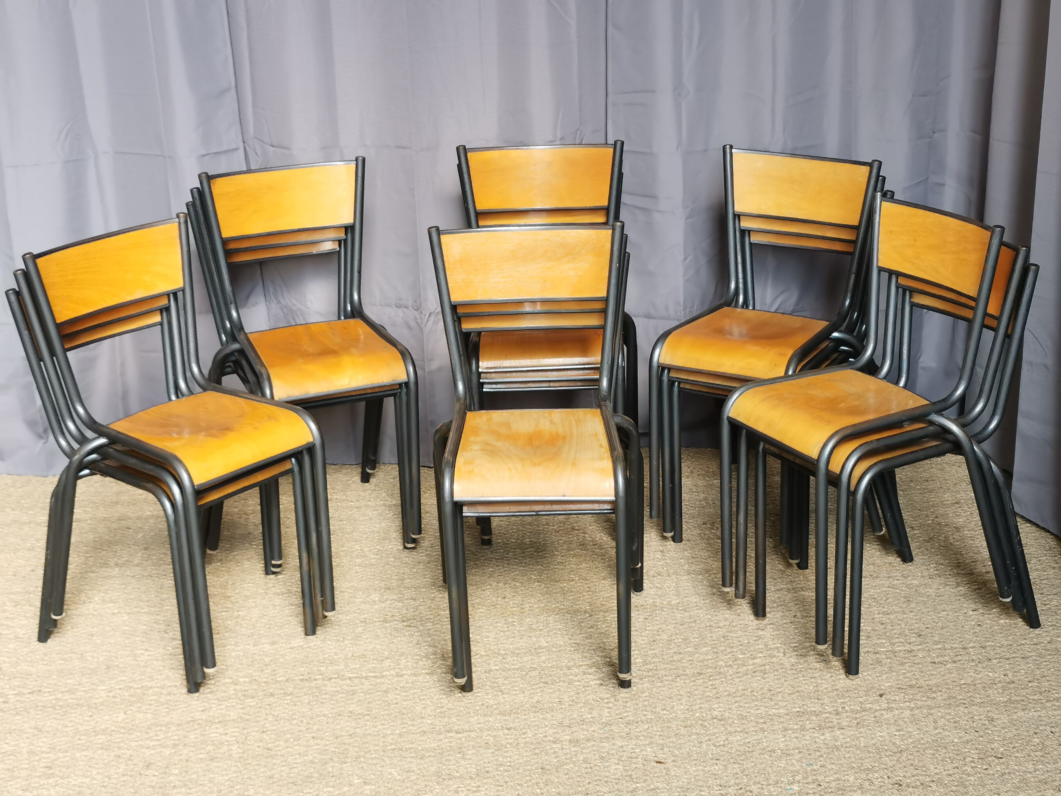 Lot of 18 vintage chairs "mullca"