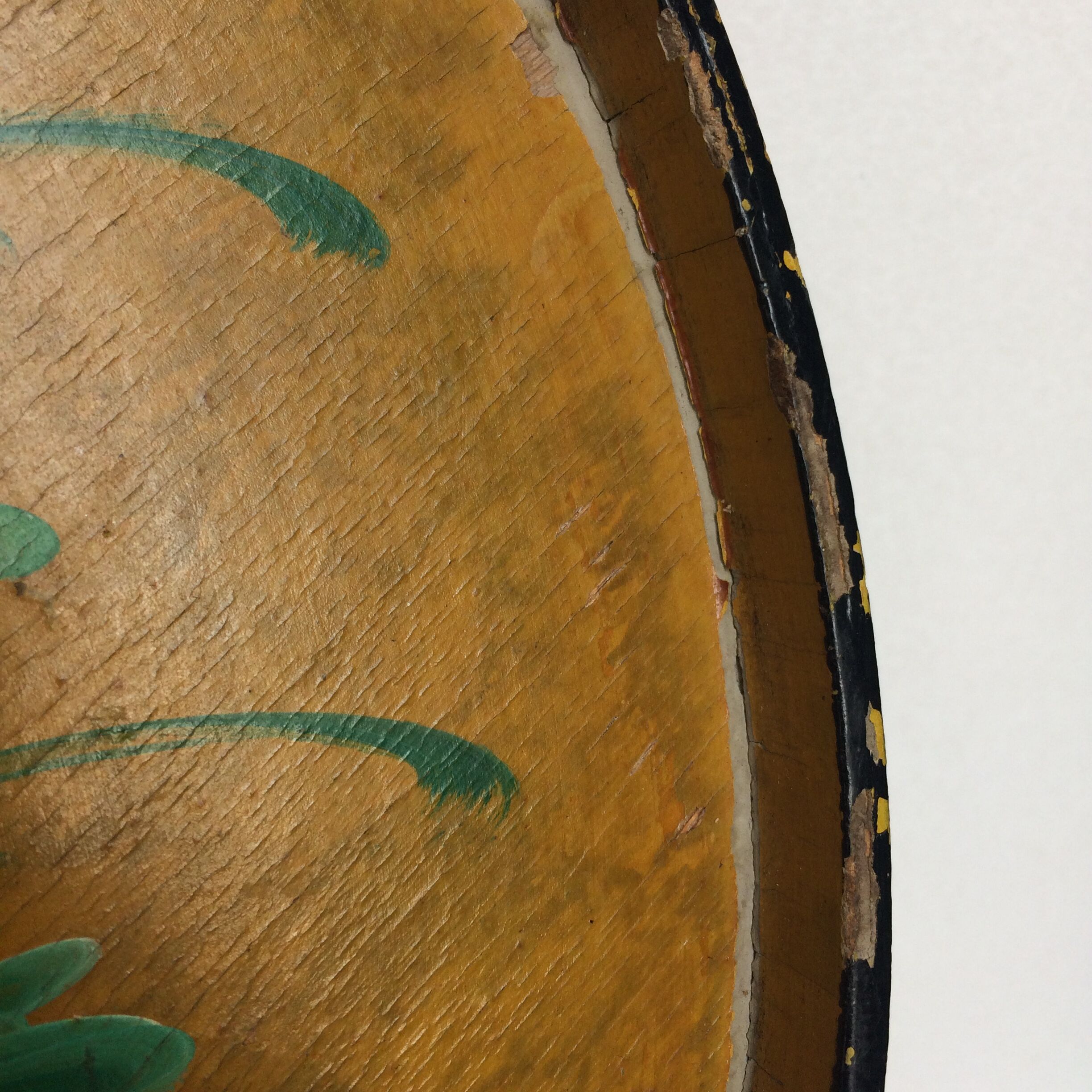 Round tray old flowers