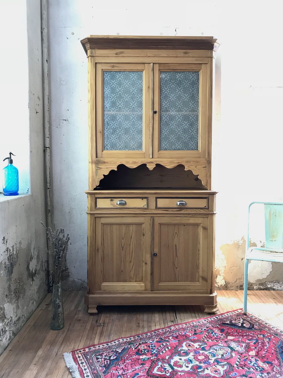 Buffet two bodies in raw pine