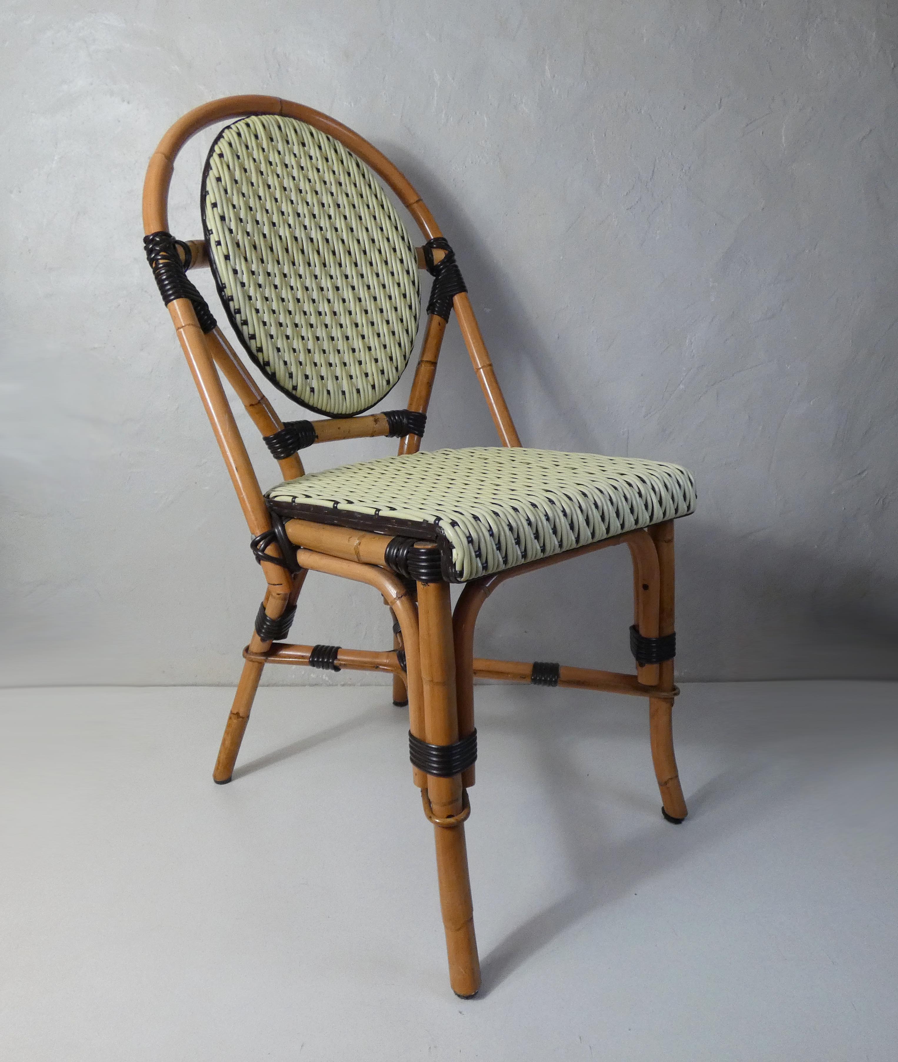 Bistro chair medallion in rattan and scoubidou