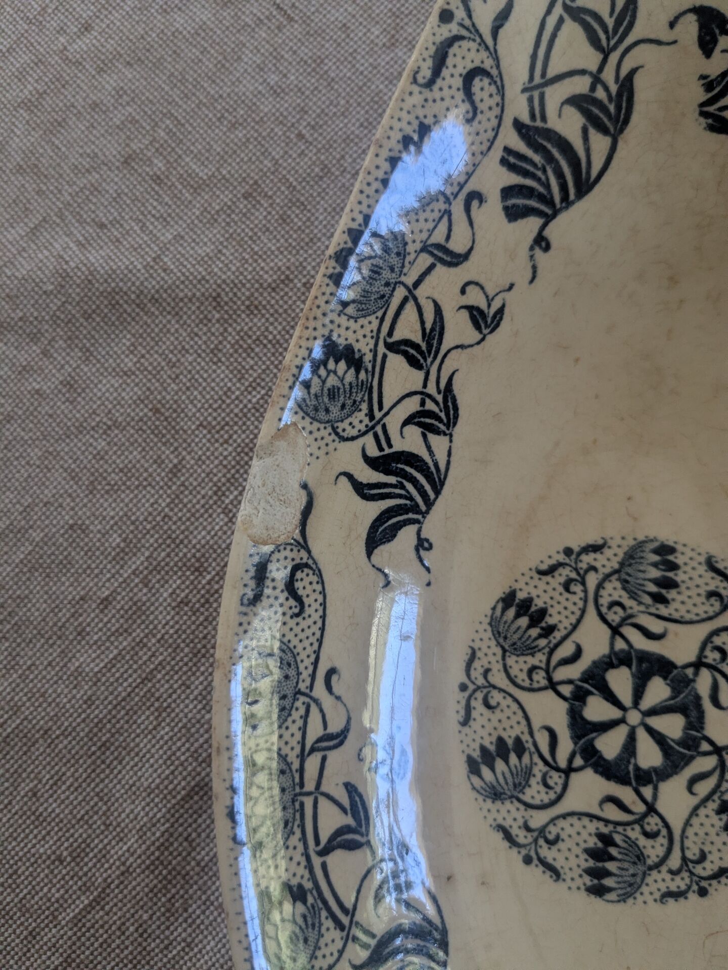 Two Sarreguemines Roxane dishes.