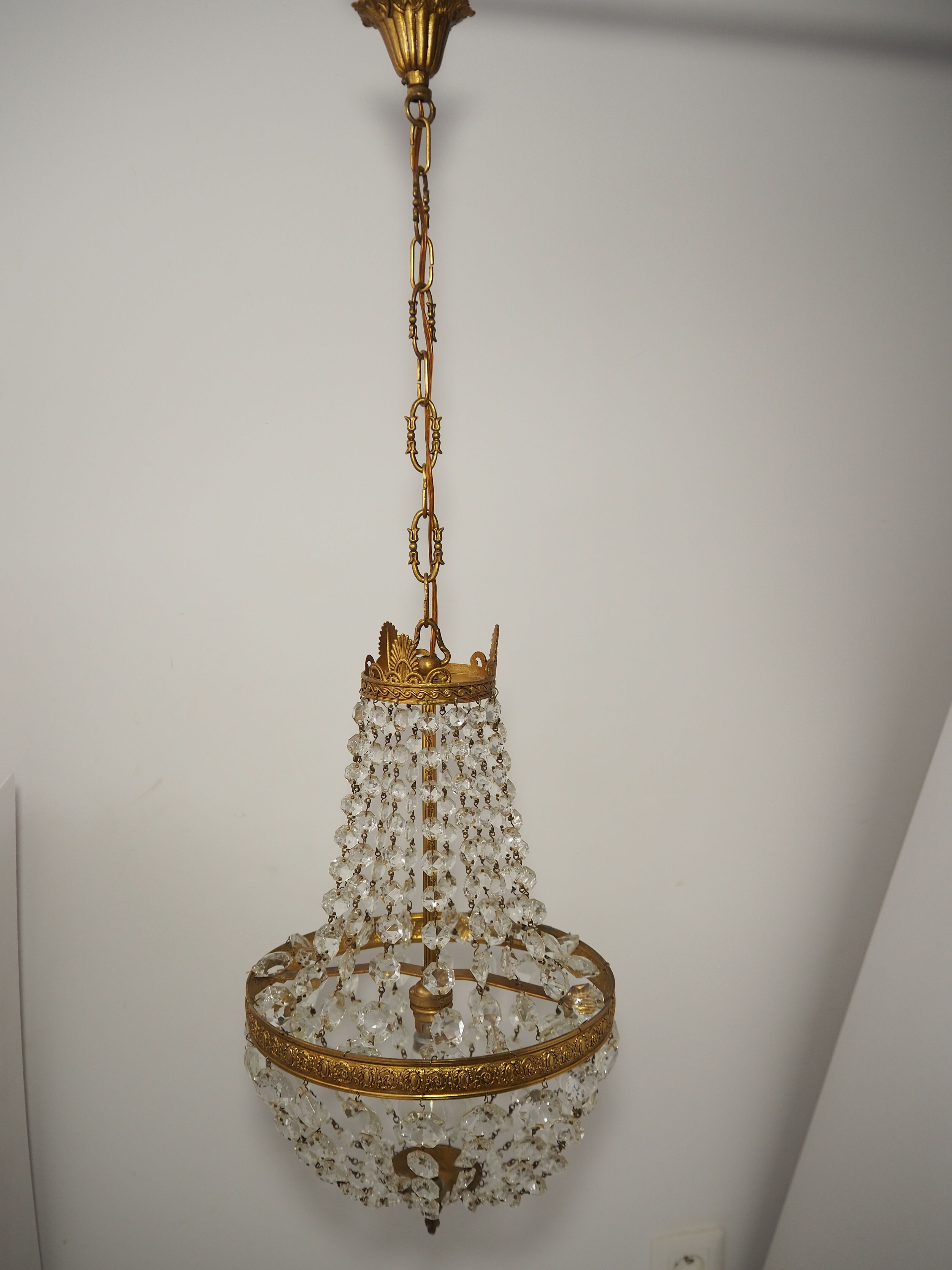 Balloon chandelier with glasses and bronze pampilles
